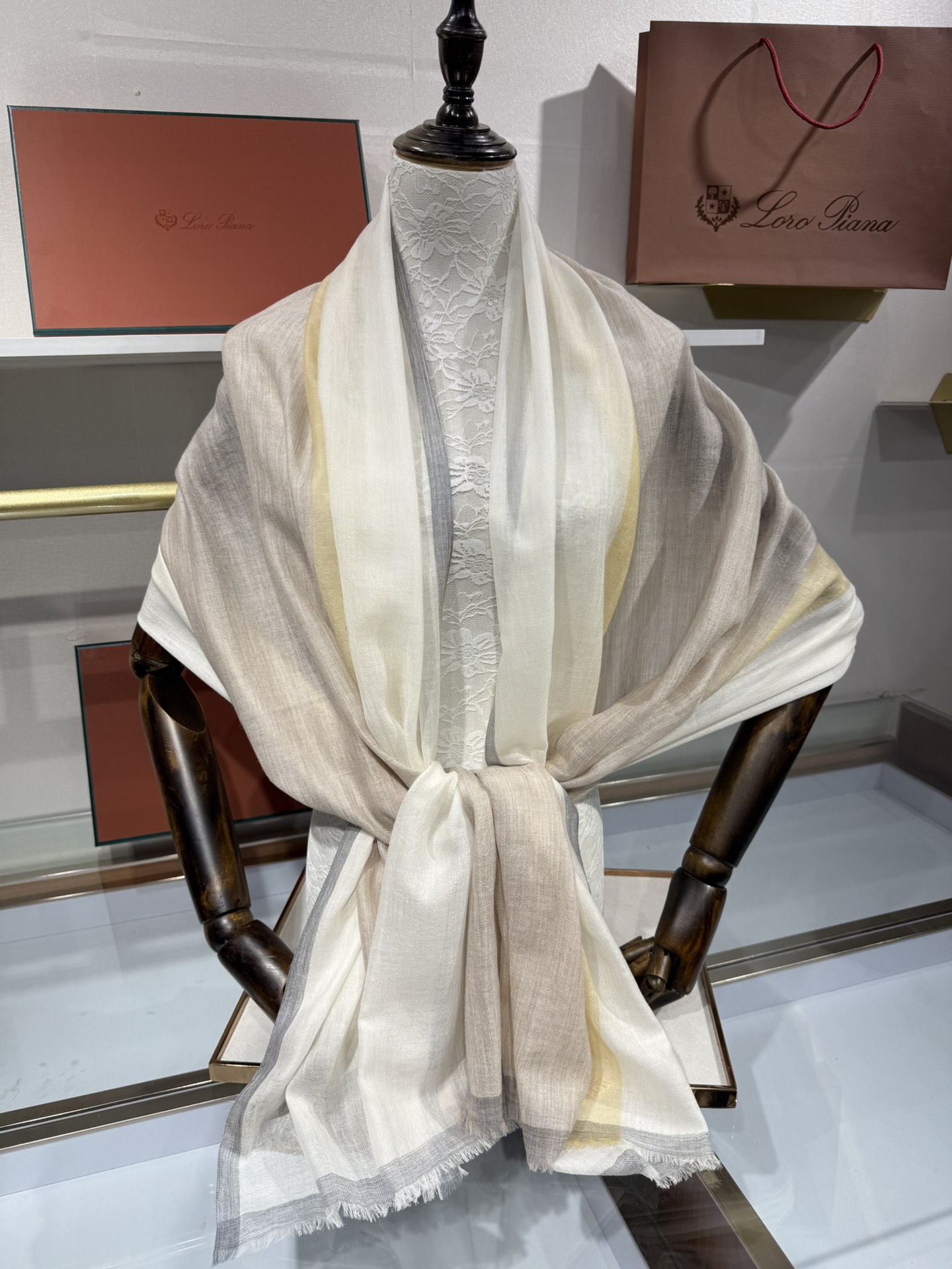 💟Loro Piana LP 最新独家供应十年二十年都不过时！也只有LP羊绒围巾能把这么看似简单外观的围