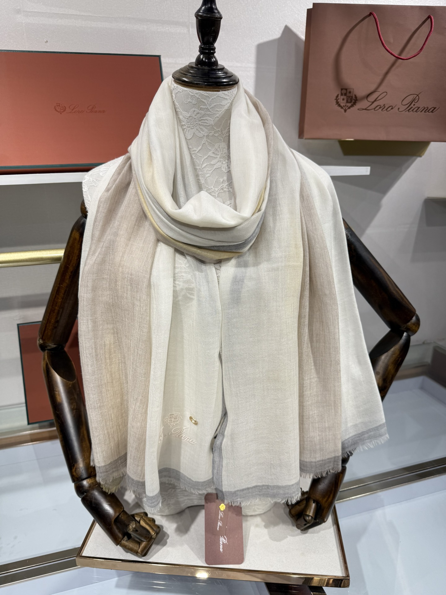 💟Loro Piana LP 最新独家供应十年二十年都不过时！也只有LP羊绒围巾能把这么看似简单外观的围