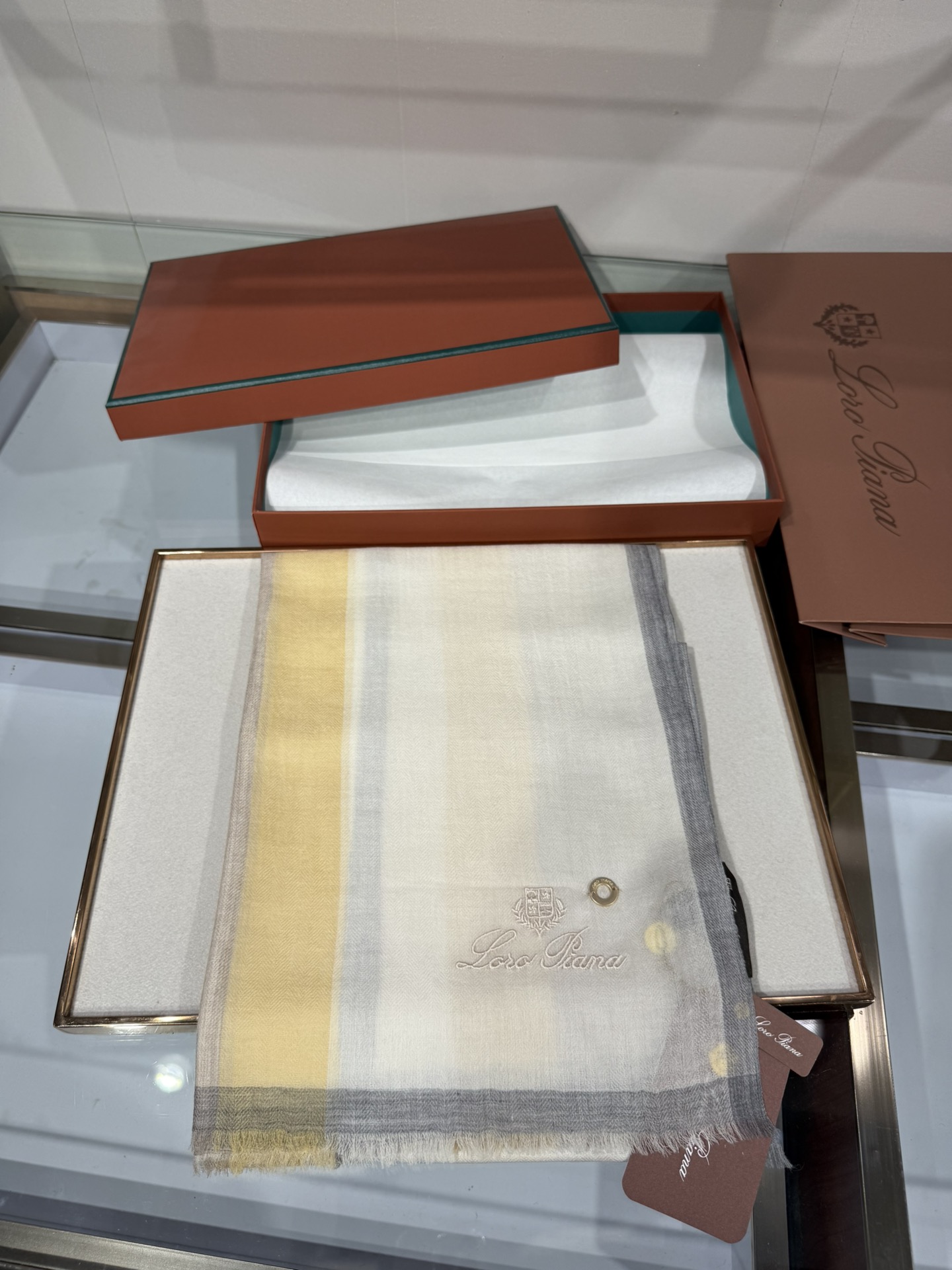 💟Loro Piana LP 最新独家供应十年二十年都不过时！也只有LP羊绒围巾能把这么看似简单外观的围