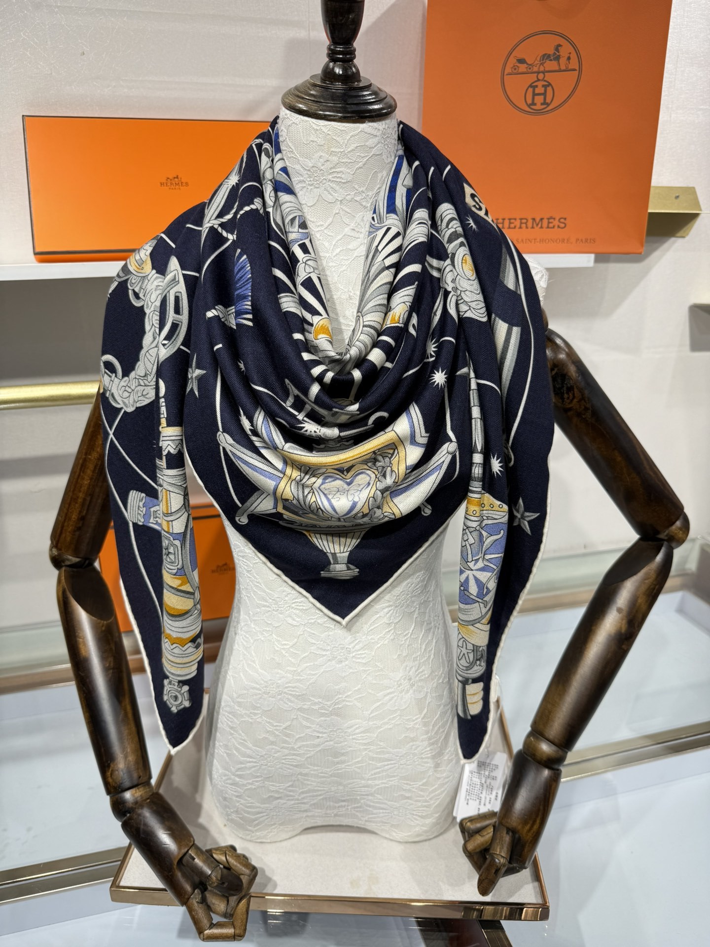 💟2025年秋冬上新💞【双面同色丝毛方巾】手工卷边山羊绒和真丝混纺披肩(70%山羊绒,30%桑蚕丝)这款