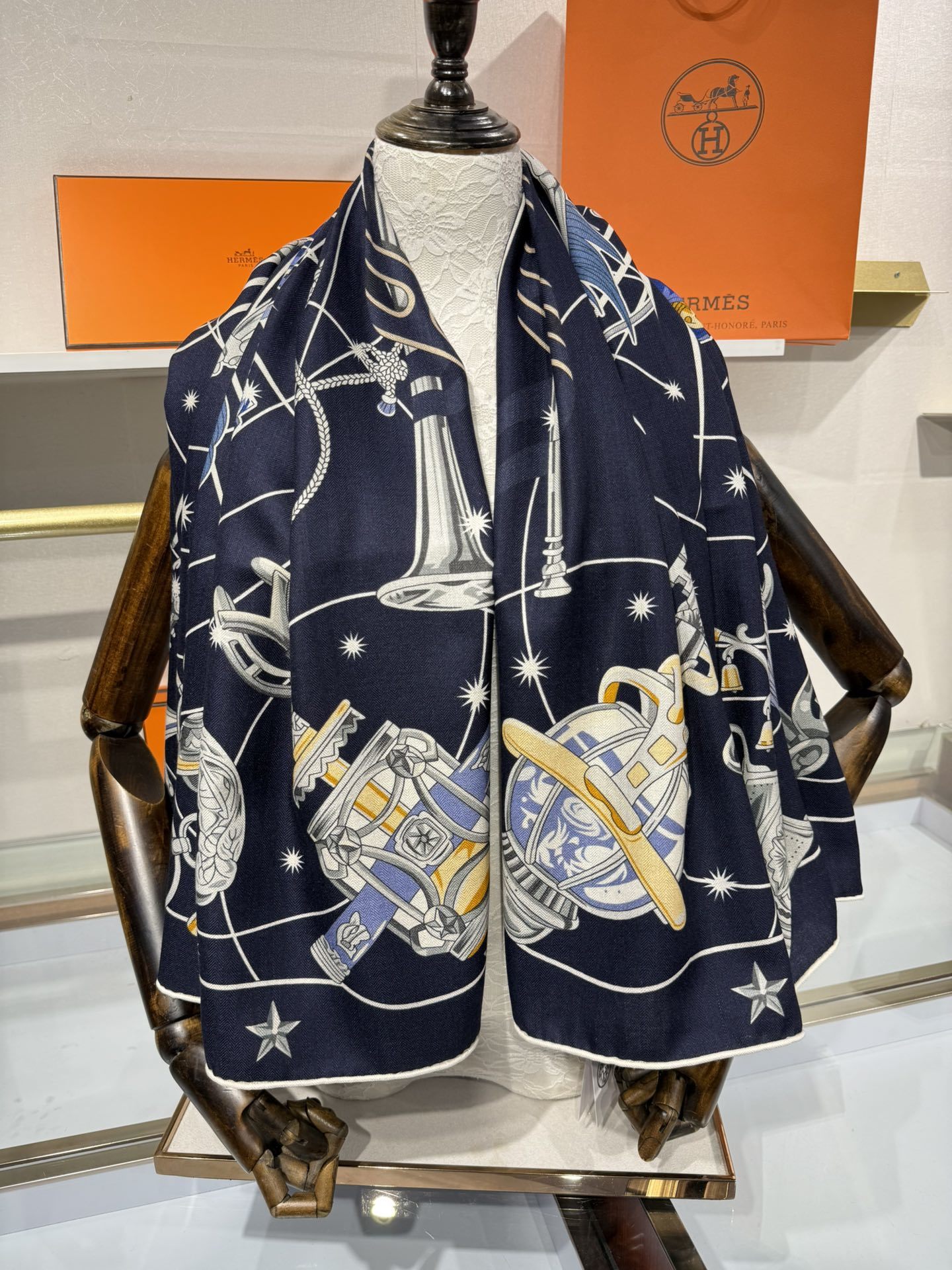 💟2025年秋冬上新💞【双面同色丝毛方巾】手工卷边山羊绒和真丝混纺披肩(70%山羊绒,30%桑蚕丝)这款