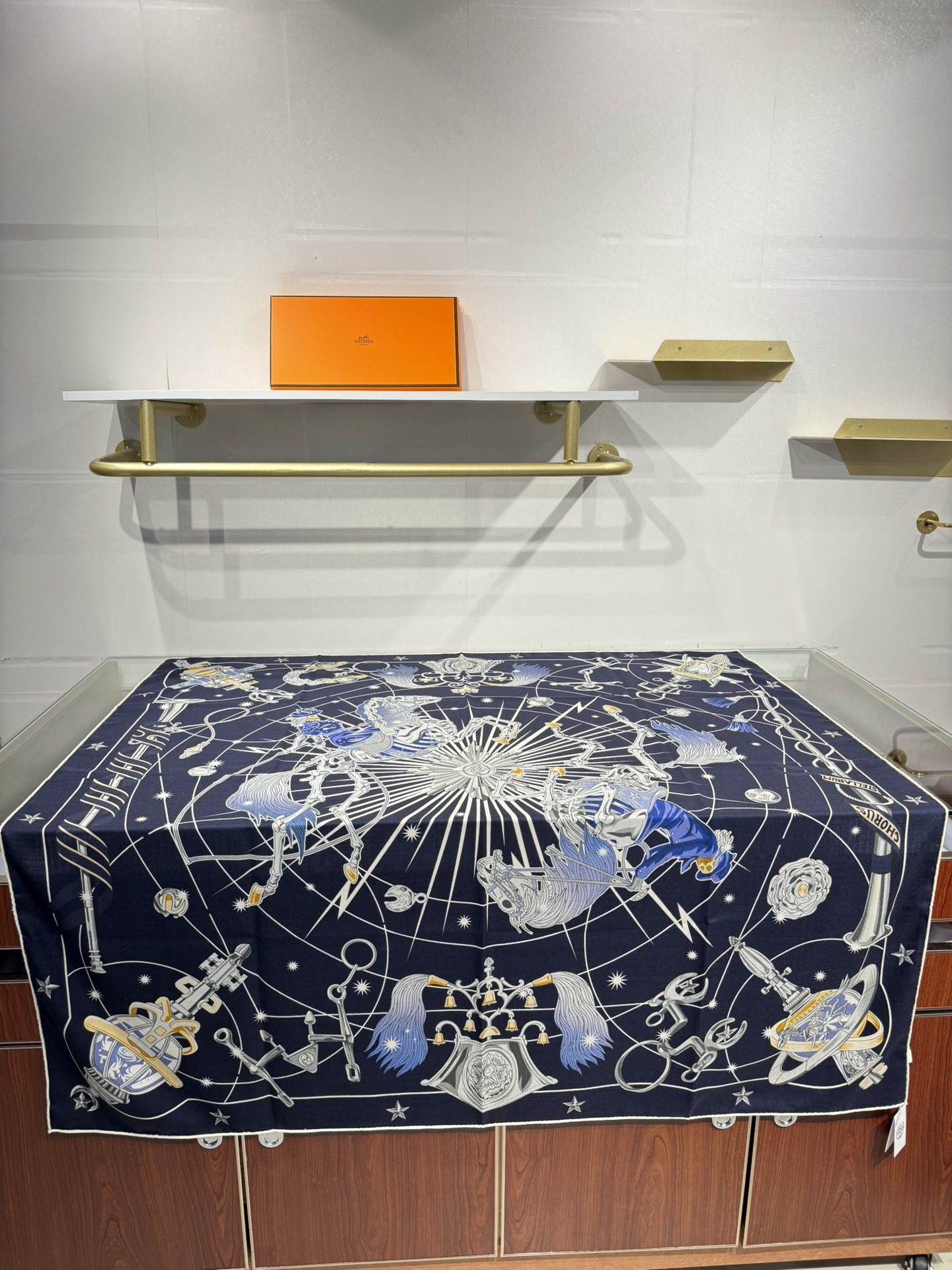 💟2025年秋冬上新💞【双面同色丝毛方巾】手工卷边山羊绒和真丝混纺披肩(70%山羊绒,30%桑蚕丝)这款