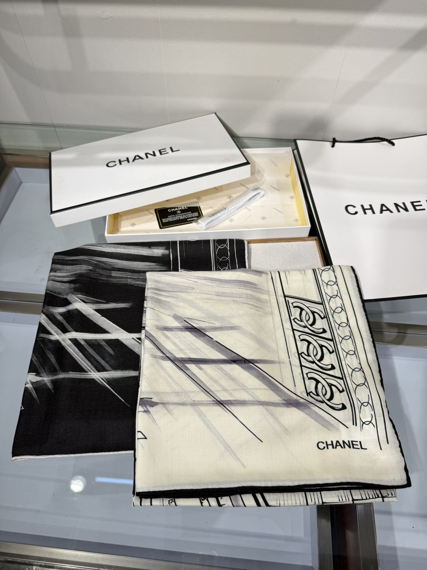 💟2025年秋冬新款💖💖💃🏻💃🏻小香家 丝羊绒方巾‼️抢‼️VIP推荐 ‼️👍下手一定要快【高端 大爱 