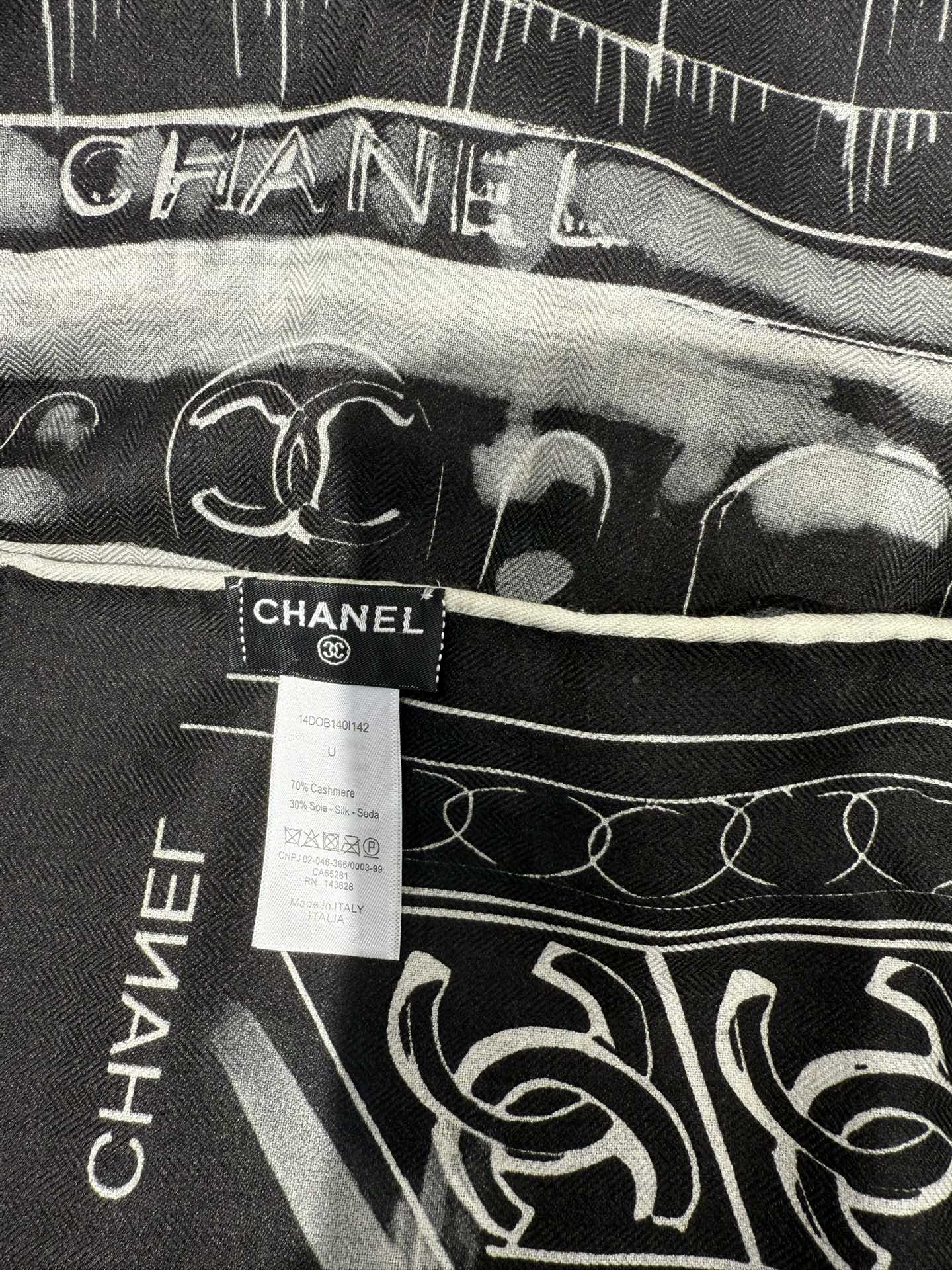 💟2025年秋冬新款💖💖💃🏻💃🏻小香家 丝羊绒方巾‼️抢‼️VIP推荐 ‼️👍下手一定要快【高端 大爱 