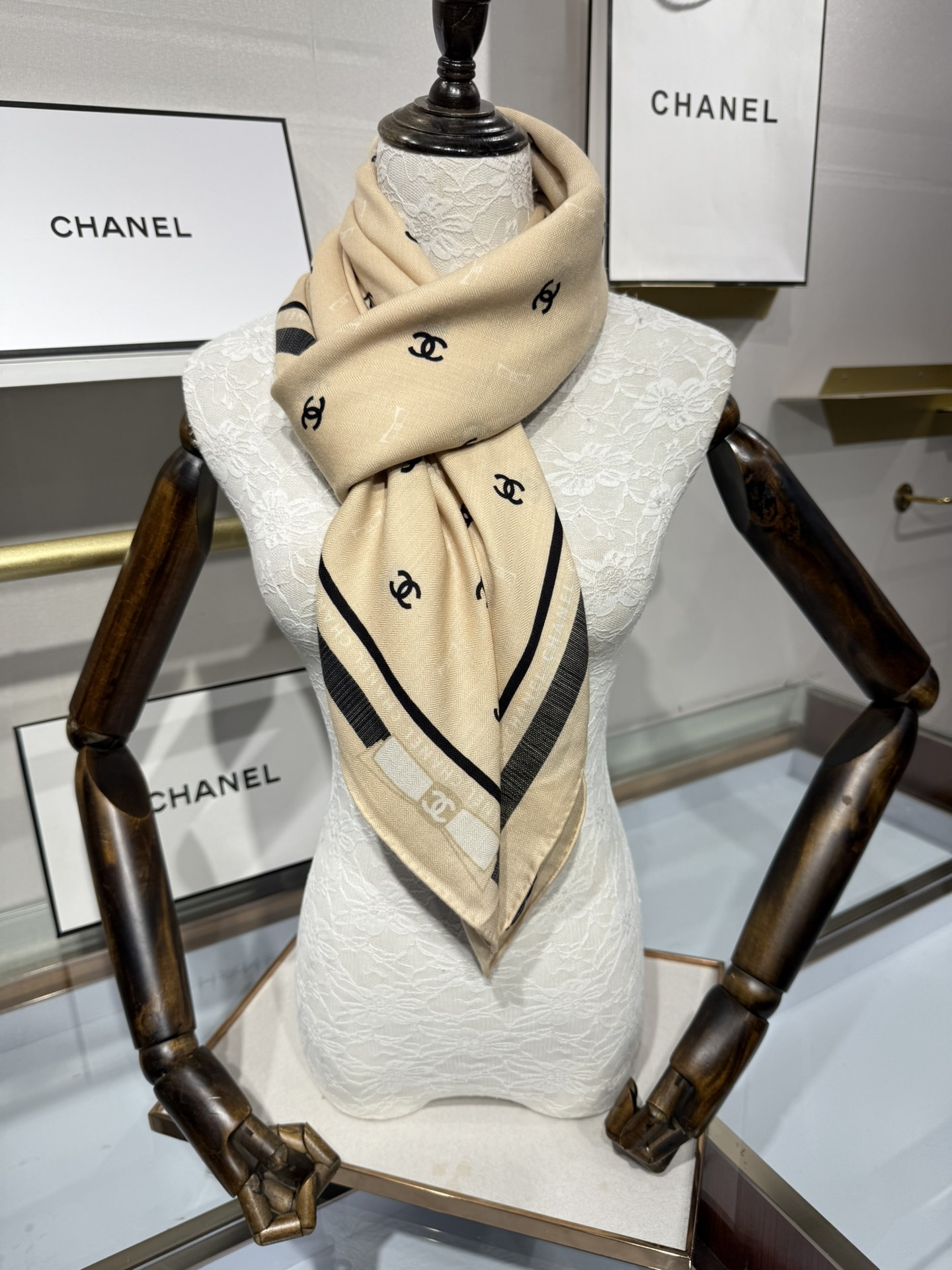 💟2025年秋冬新款💖💖💃🏻💃🏻小香家 丝羊绒方巾‼️抢‼️VIP推荐 ‼️👍下手一定要快【高端 大爱 