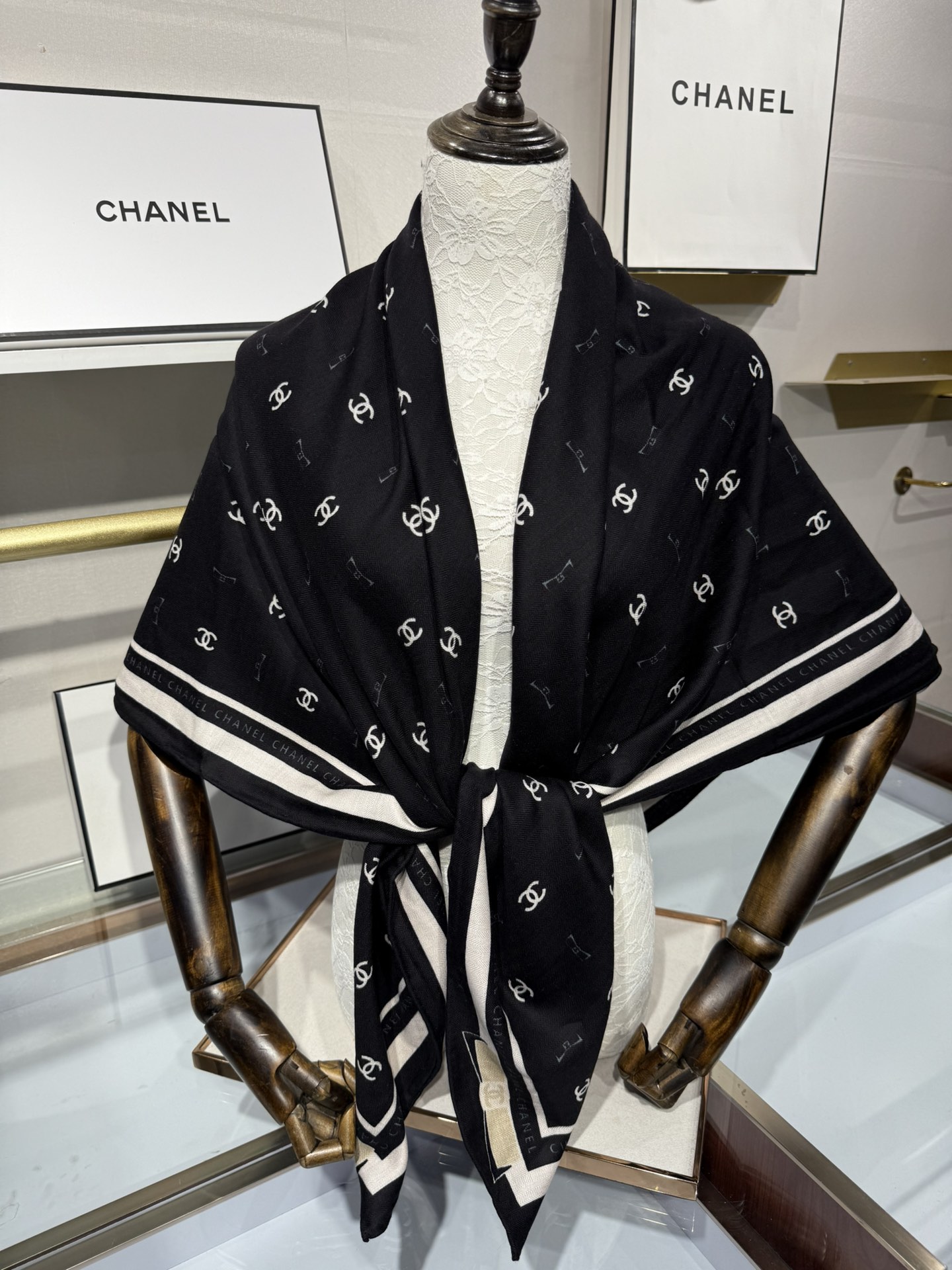 💟2025年秋冬新款💖💖💃🏻💃🏻小香家 丝羊绒方巾‼️抢‼️VIP推荐 ‼️👍下手一定要快【高端 大爱 