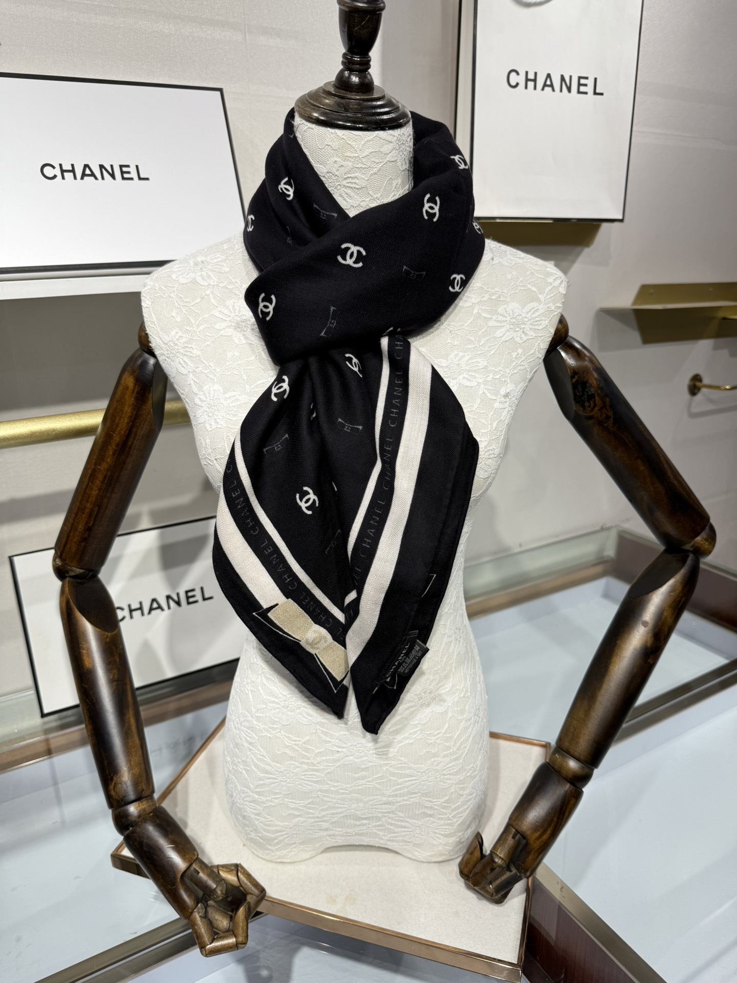 💟2025年秋冬新款💖💖💃🏻💃🏻小香家 丝羊绒方巾‼️抢‼️VIP推荐 ‼️👍下手一定要快【高端 大爱 