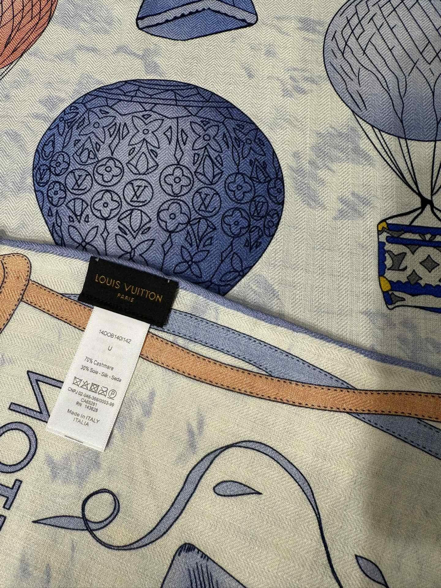 💟2025秋冬款上新L驴家专柜最新款‼️。爆款哦 😘💍实物真心美 🎀披肩配以印花💓💃🏻无论设计喷绘都是非