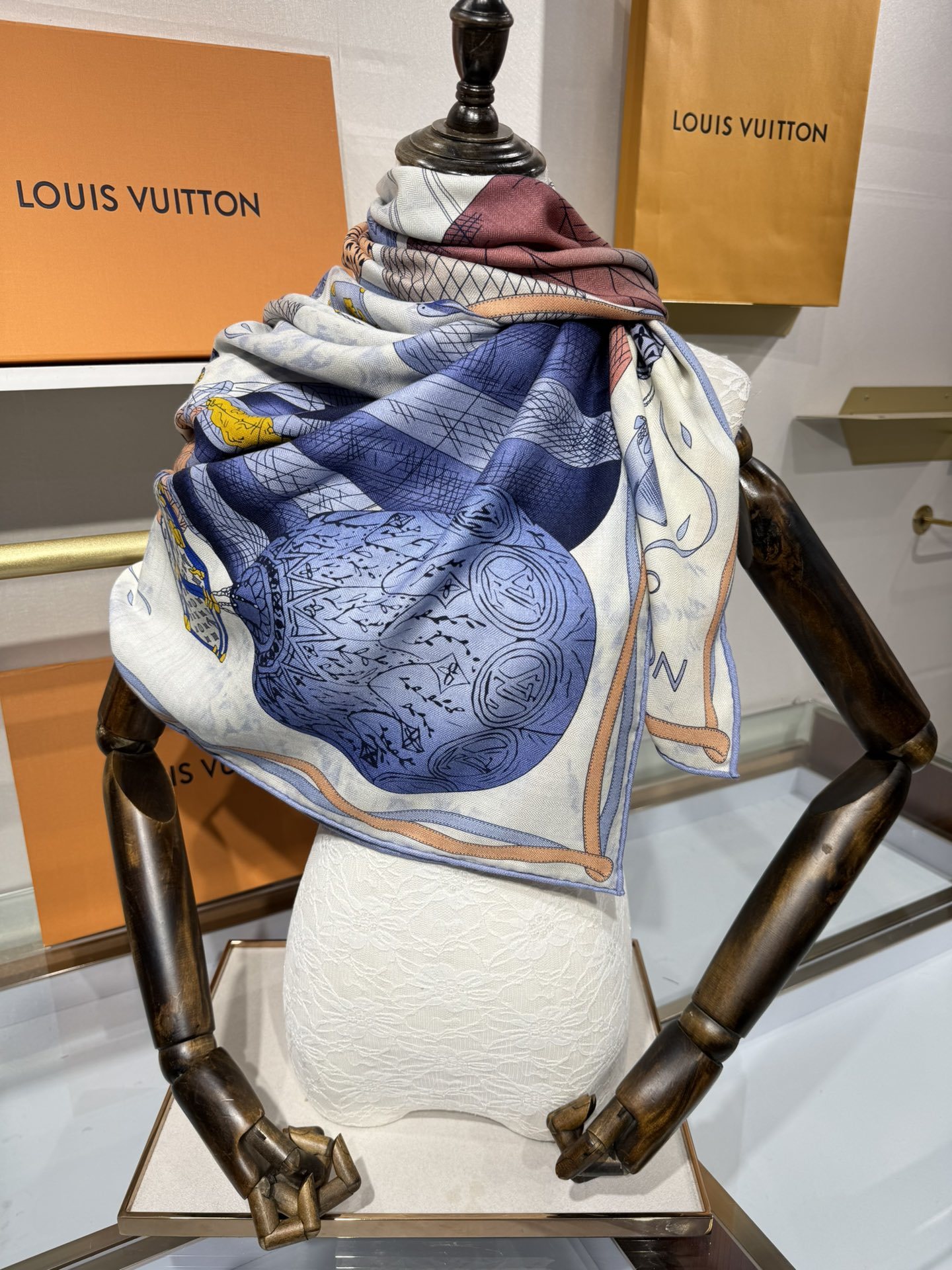 💟2025秋冬款上新L驴家专柜最新款‼️。爆款哦 😘💍实物真心美 🎀披肩配以印花💓💃🏻无论设计喷绘都是非