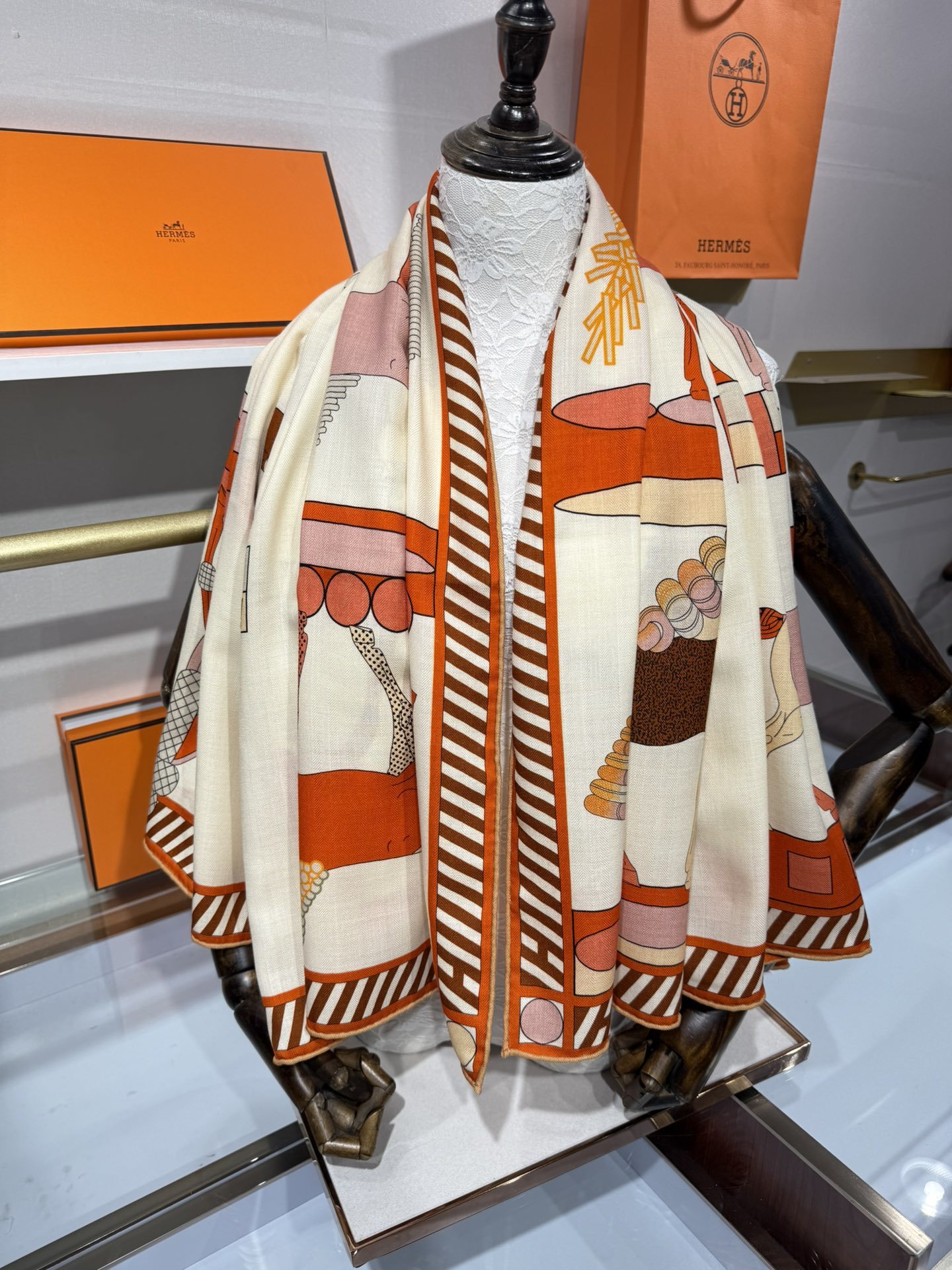 💟25年爱玛仕秋冬新款“全速前进”140丝绒大方巾上新这款爱马仕的经典单品展现强大而迷人的女性魅力精髓此