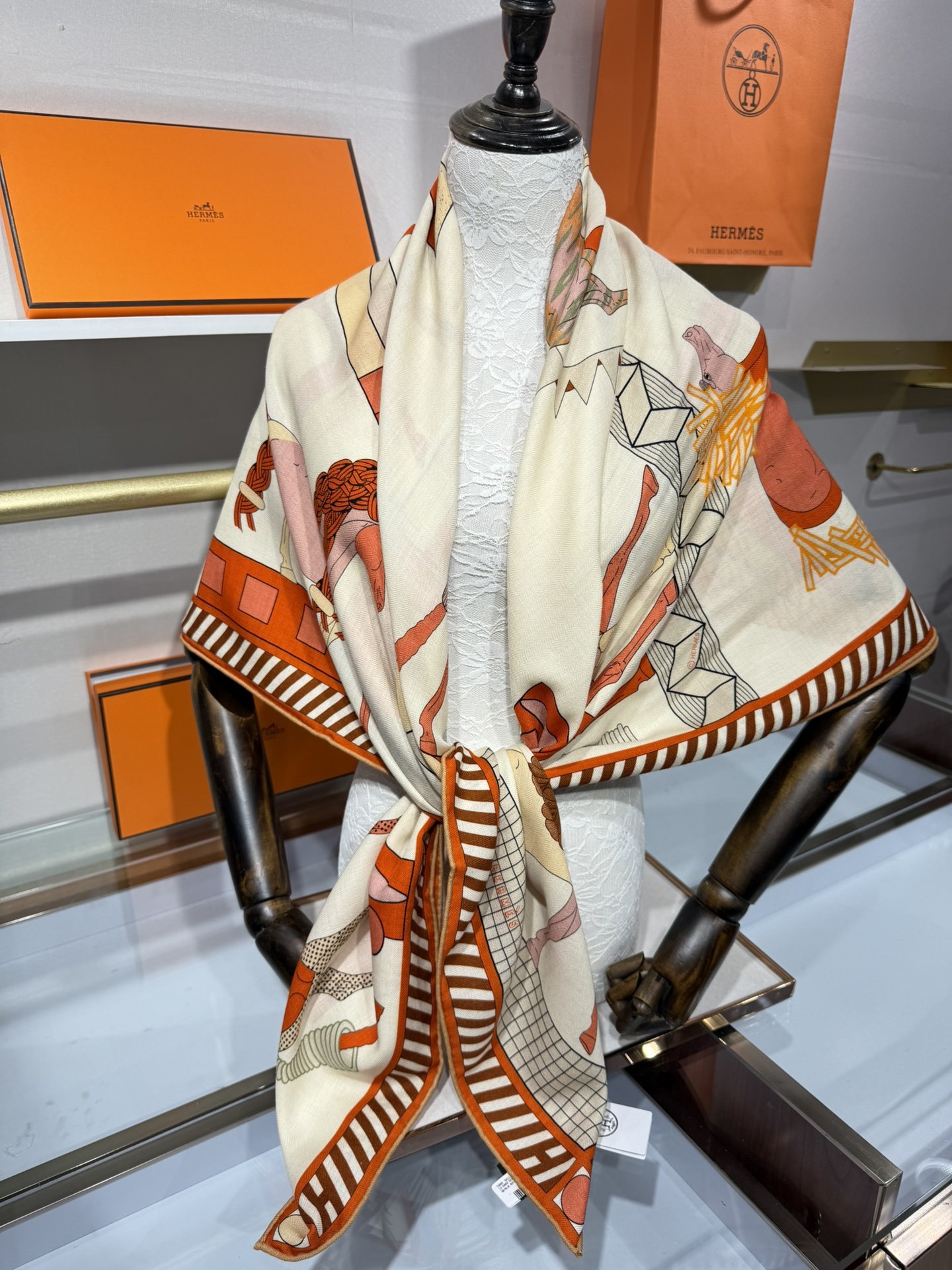 💟25年爱玛仕秋冬新款“全速前进”140丝绒大方巾上新这款爱马仕的经典单品展现强大而迷人的女性魅力精髓此