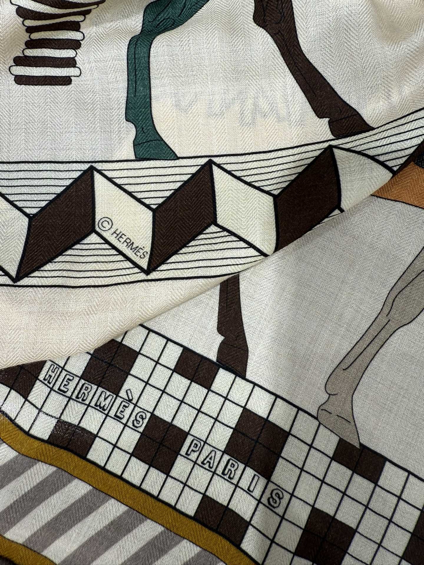 💟25年爱玛仕秋冬新款“全速前进”140丝绒大方巾上新这款爱马仕的经典单品展现强大而迷人的女性魅力精髓此