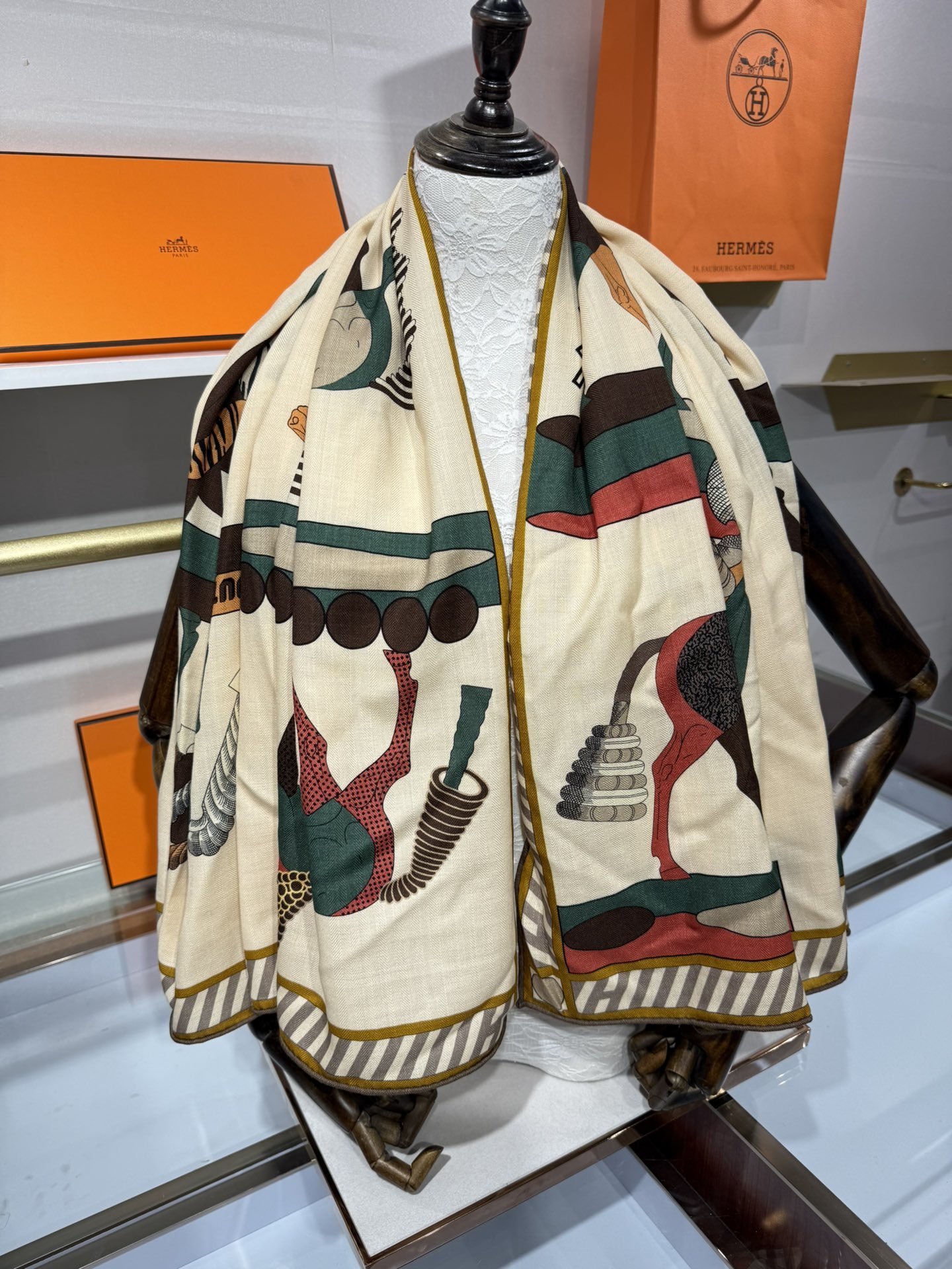 💟25年爱玛仕秋冬新款“全速前进”140丝绒大方巾上新这款爱马仕的经典单品展现强大而迷人的女性魅力精髓此