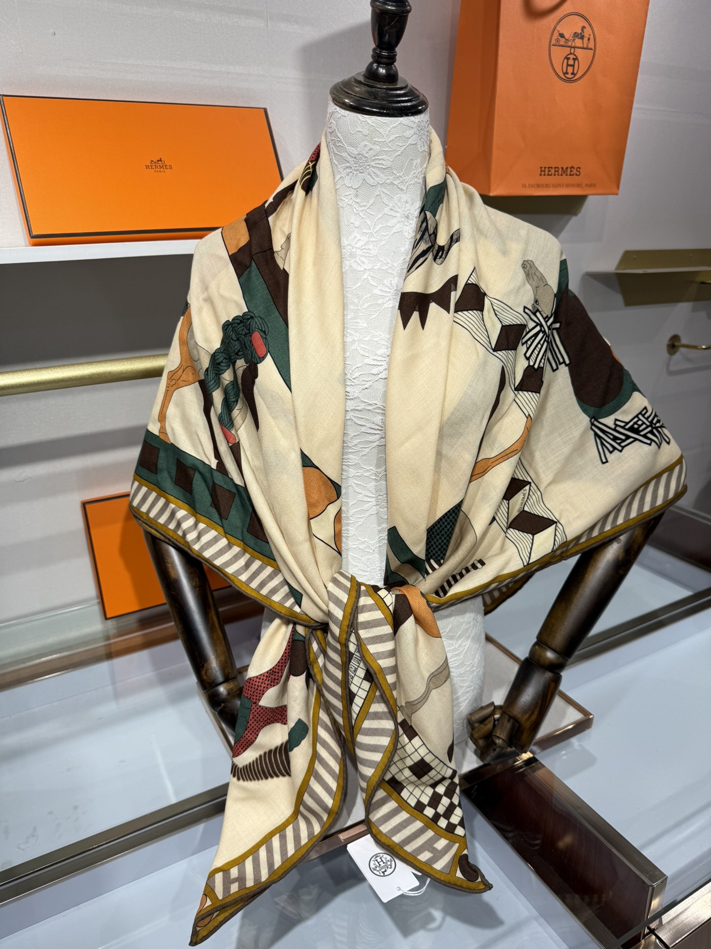 💟25年爱玛仕秋冬新款“全速前进”140丝绒大方巾上新这款爱马仕的经典单品展现强大而迷人的女性魅力精髓此