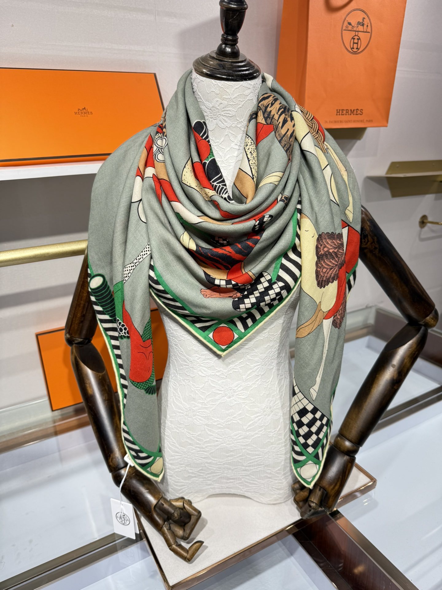 💟25年爱玛仕秋冬新款“全速前进”140丝绒大方巾上新这款爱马仕的经典单品展现强大而迷人的女性魅力精髓此