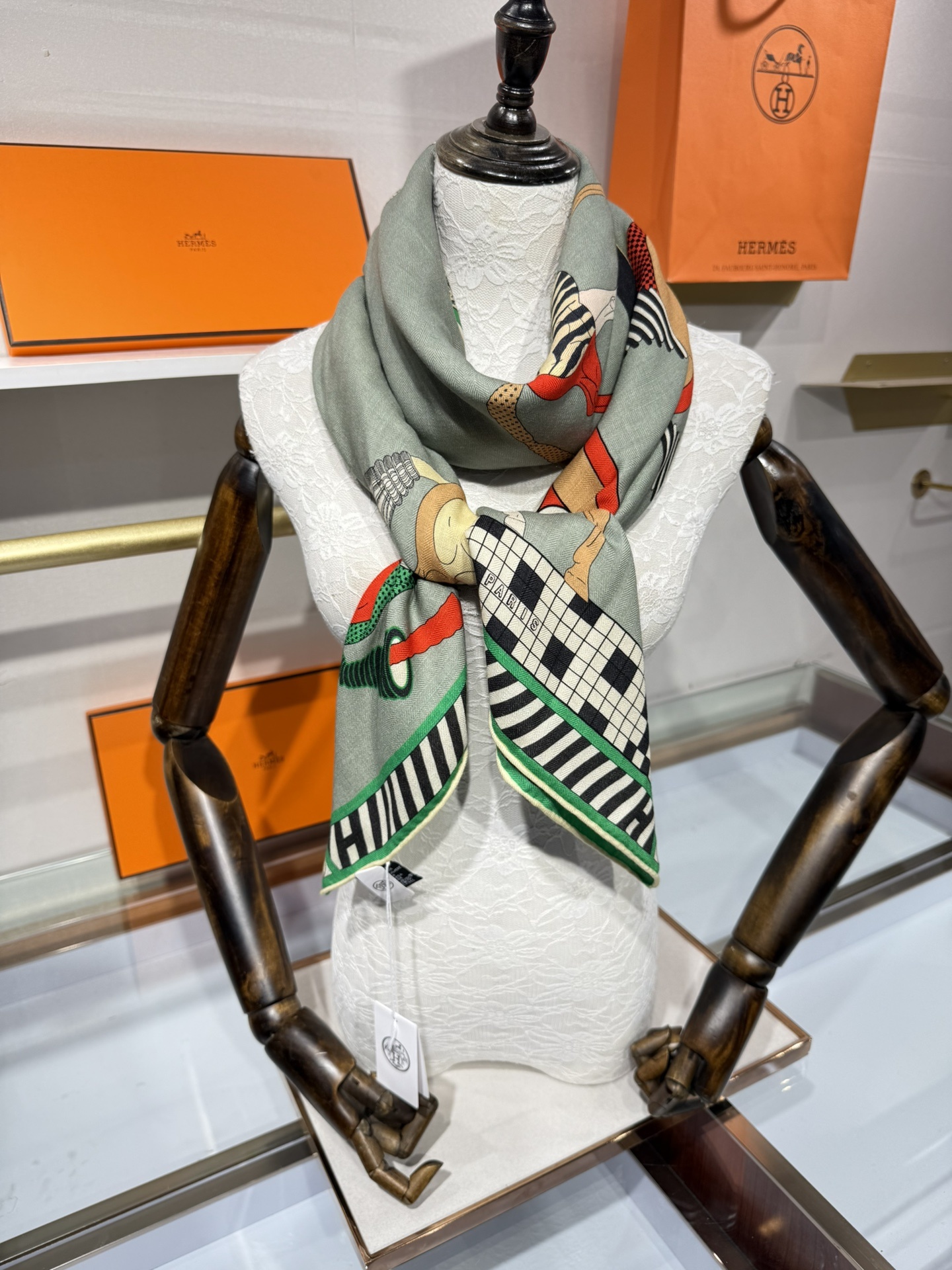 💟25年爱玛仕秋冬新款“全速前进”140丝绒大方巾上新这款爱马仕的经典单品展现强大而迷人的女性魅力精髓此