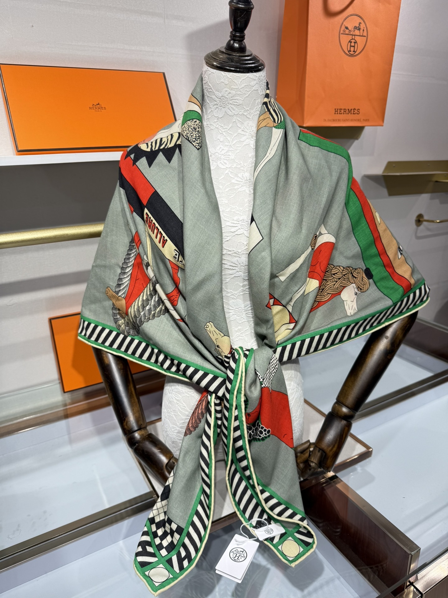 💟25年爱玛仕秋冬新款“全速前进”140丝绒大方巾上新这款爱马仕的经典单品展现强大而迷人的女性魅力精髓此