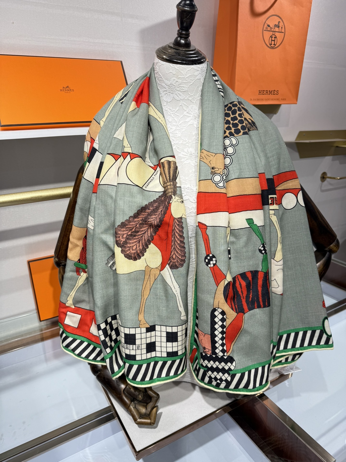 💟25年爱玛仕秋冬新款“全速前进”140丝绒大方巾上新这款爱马仕的经典单品展现强大而迷人的女性魅力精髓此