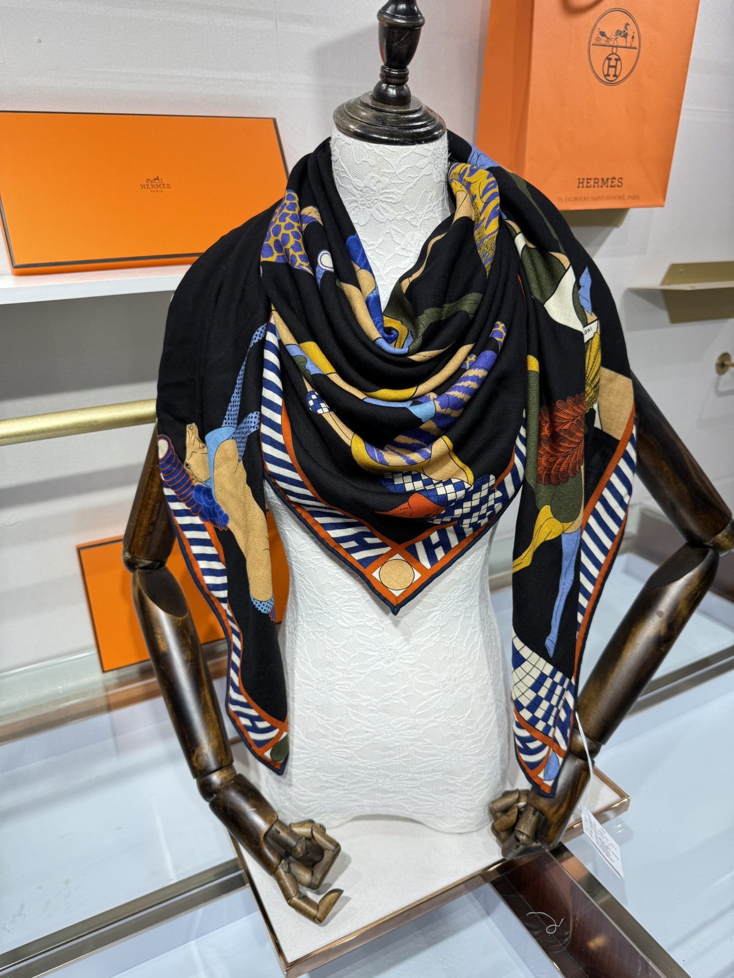 💟25年爱玛仕秋冬新款“全速前进”140丝绒大方巾上新这款爱马仕的经典单品展现强大而迷人的女性魅力精髓此