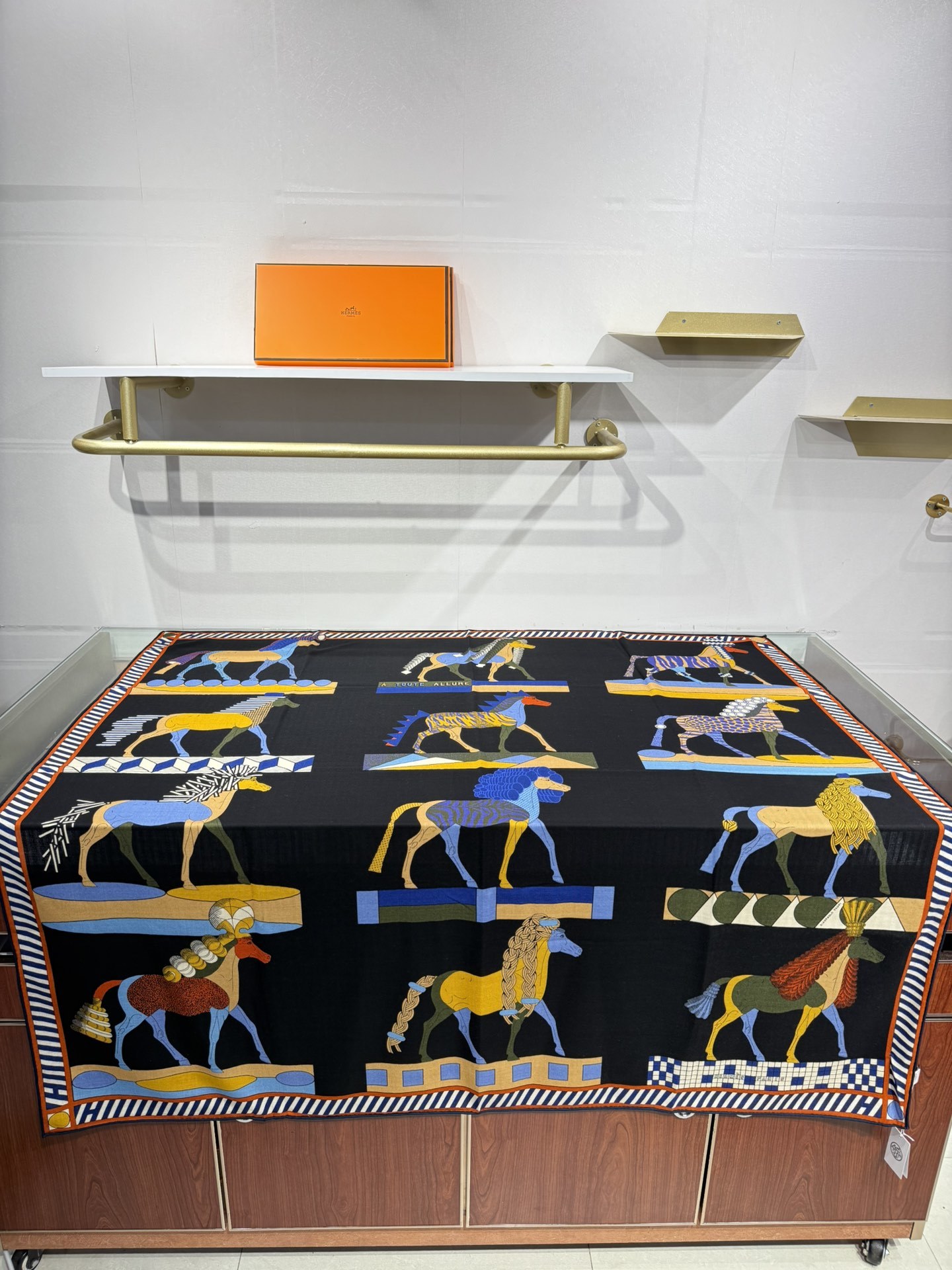 💟25年爱玛仕秋冬新款“全速前进”140丝绒大方巾上新这款爱马仕的经典单品展现强大而迷人的女性魅力精髓此