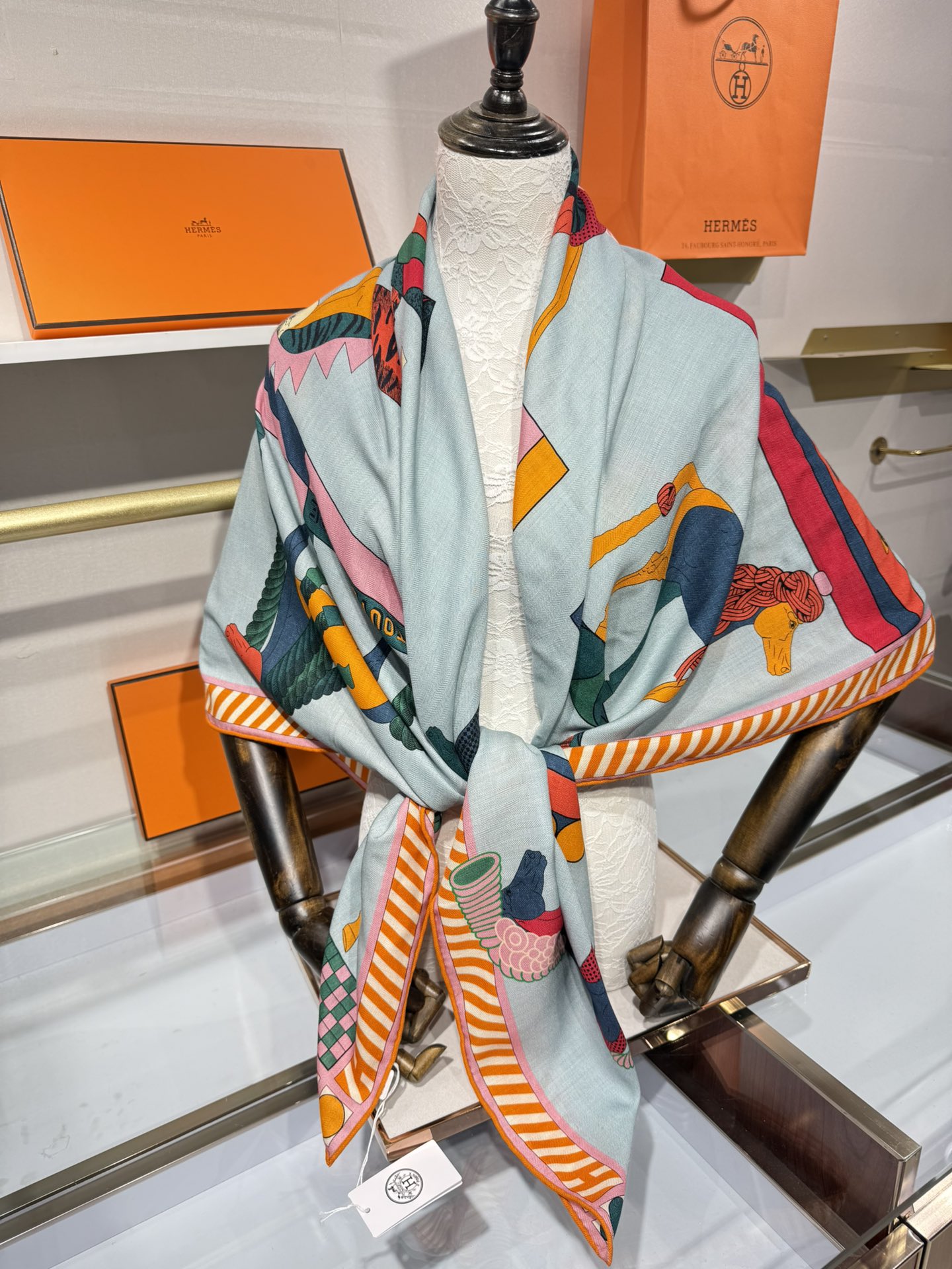 💟25年爱玛仕秋冬新款“全速前进”140丝绒大方巾上新这款爱马仕的经典单品展现强大而迷人的女性魅力精髓此