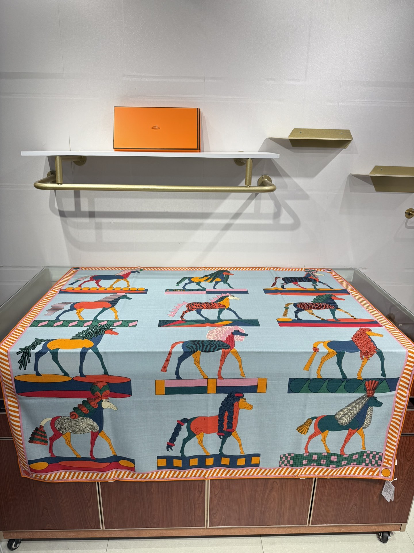 💟25年爱玛仕秋冬新款“全速前进”140丝绒大方巾上新这款爱马仕的经典单品展现强大而迷人的女性魅力精髓此