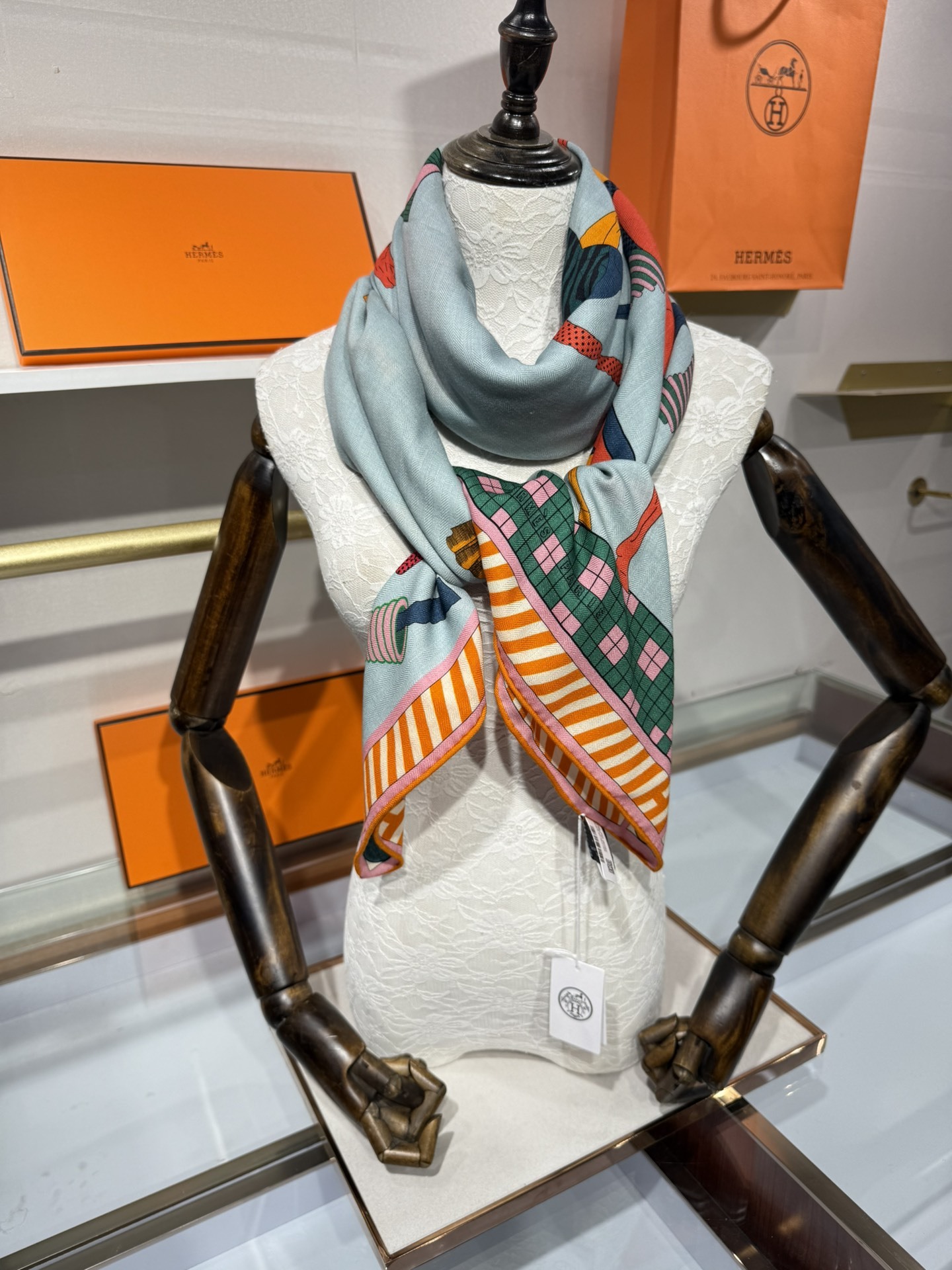 💟25年爱玛仕秋冬新款“全速前进”140丝绒大方巾上新这款爱马仕的经典单品展现强大而迷人的女性魅力精髓此