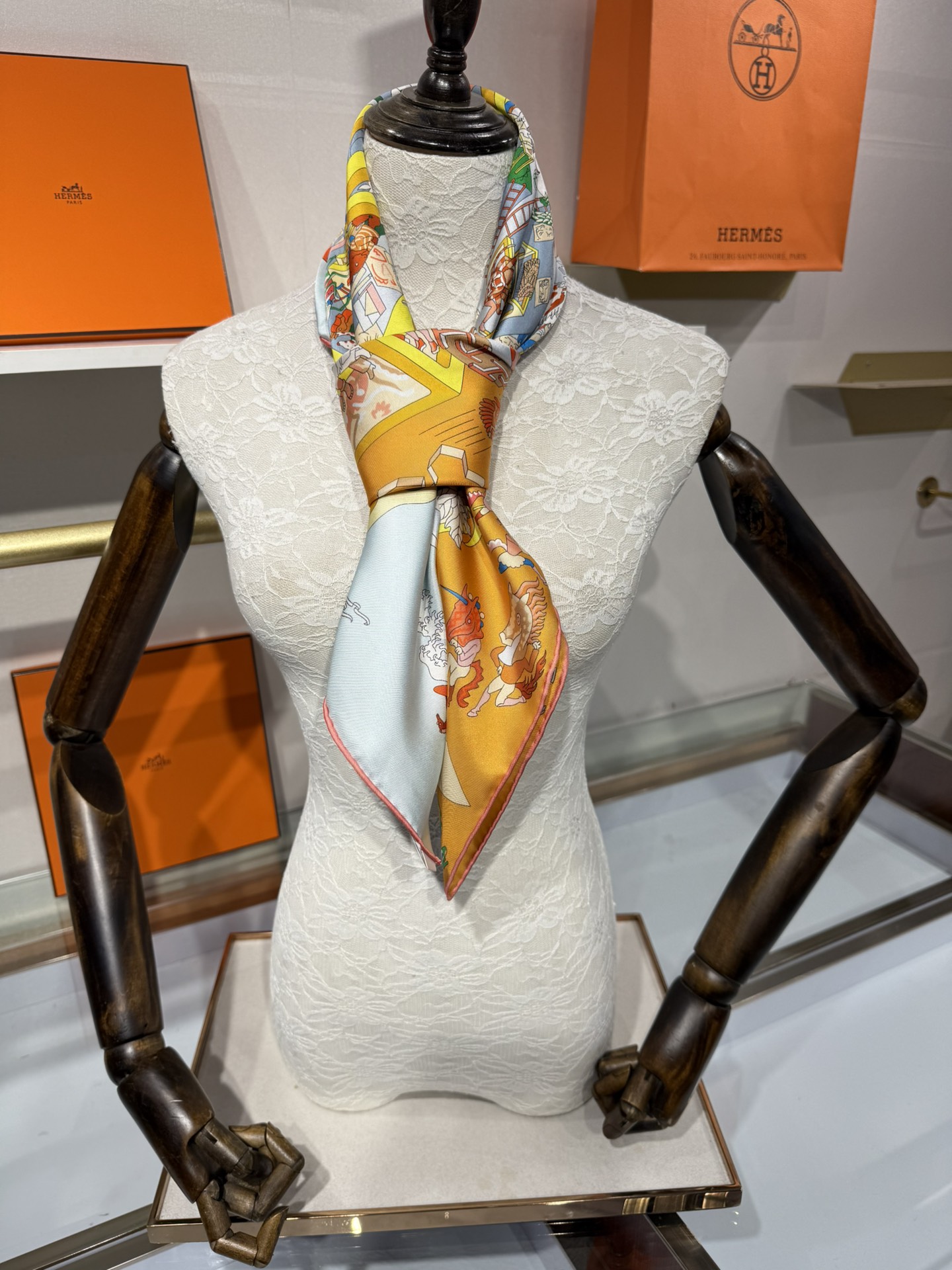 💟2025年上新 爱马仕马术学院💦💞18姆米真丝【90真丝斜纹双面双色佩戴】手工卷边斜纹真丝方巾（100