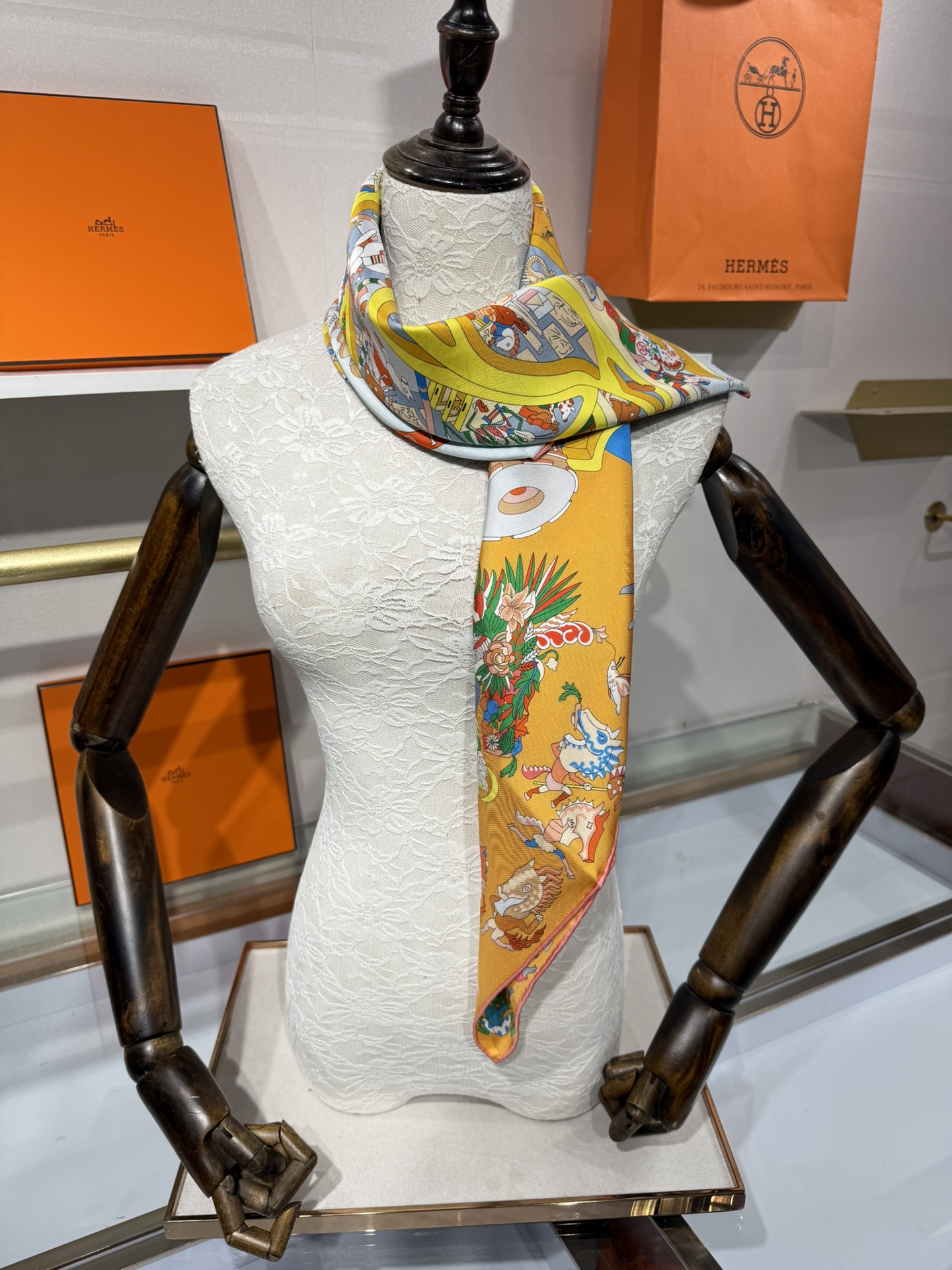 💟2025年上新 爱马仕马术学院💦💞18姆米真丝【90真丝斜纹双面双色佩戴】手工卷边斜纹真丝方巾（100