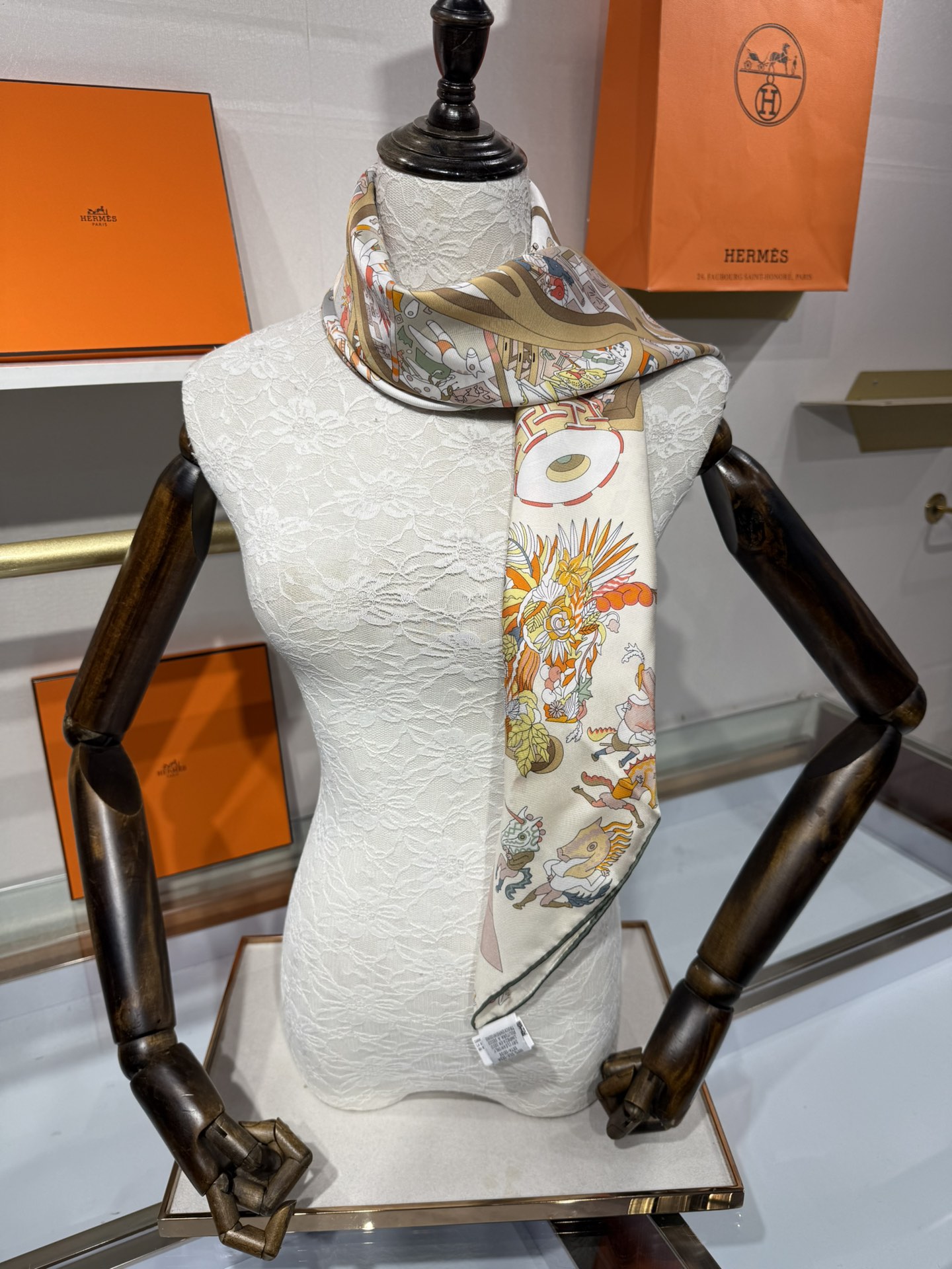 💟2025年上新 爱马仕马术学院💦💞18姆米真丝【90真丝斜纹双面双色佩戴】手工卷边斜纹真丝方巾（100