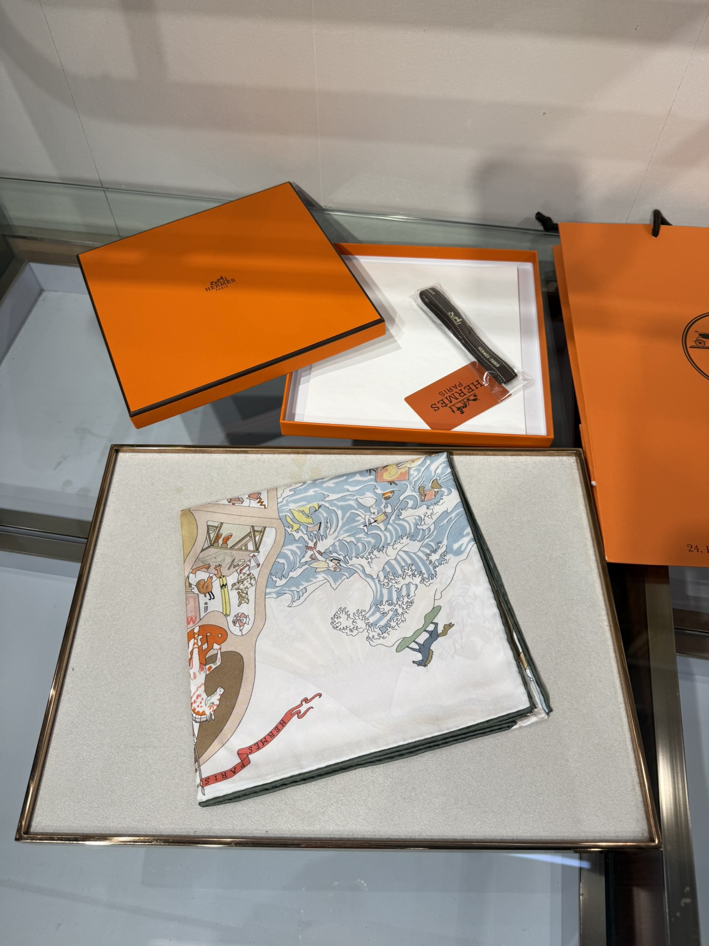 💟2025年上新 爱马仕马术学院💦💞18姆米真丝【90真丝斜纹双面双色佩戴】手工卷边斜纹真丝方巾（100