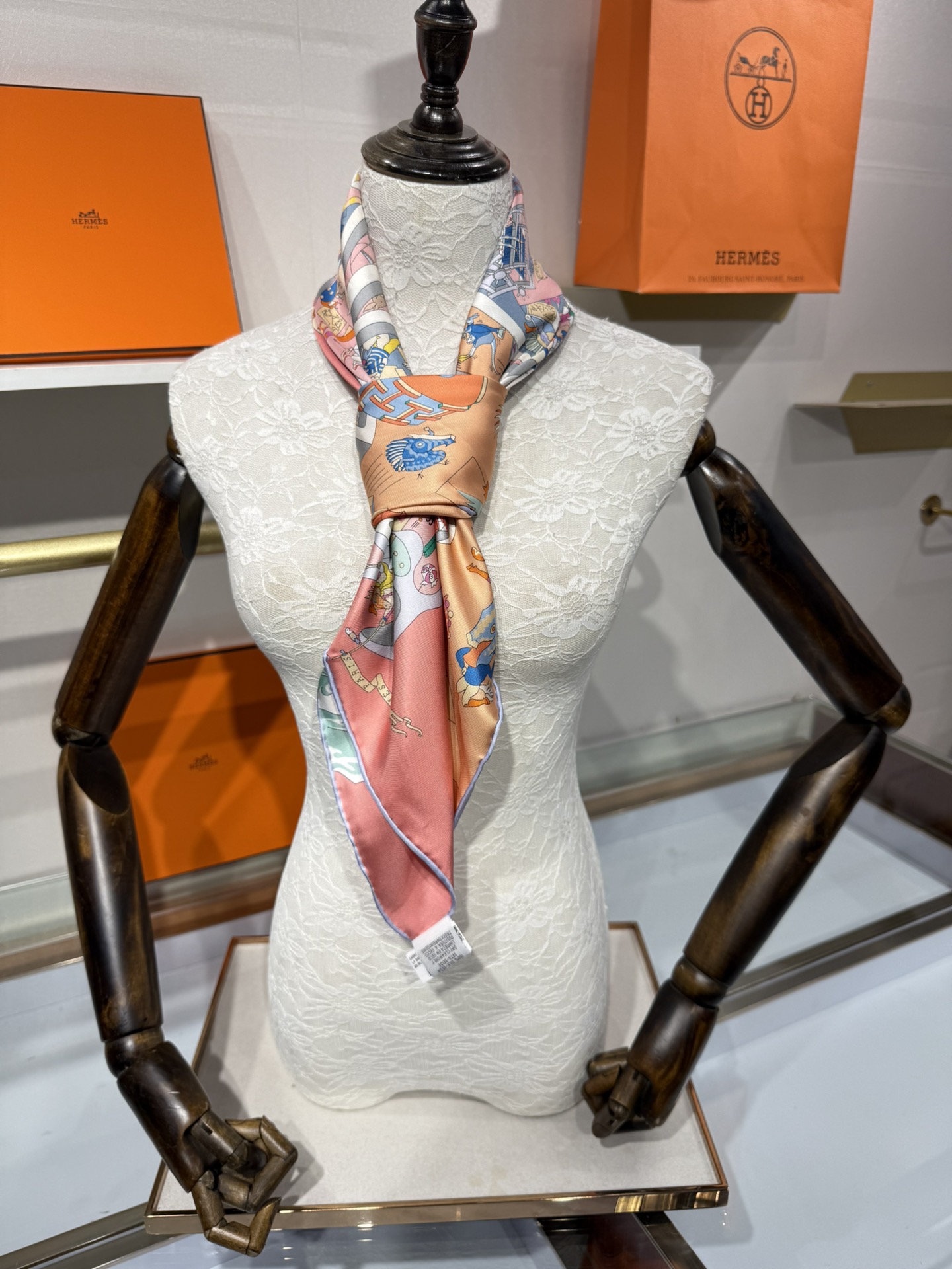 💟2025年上新 爱马仕马术学院💦💞18姆米真丝【90真丝斜纹双面双色佩戴】手工卷边斜纹真丝方巾（100