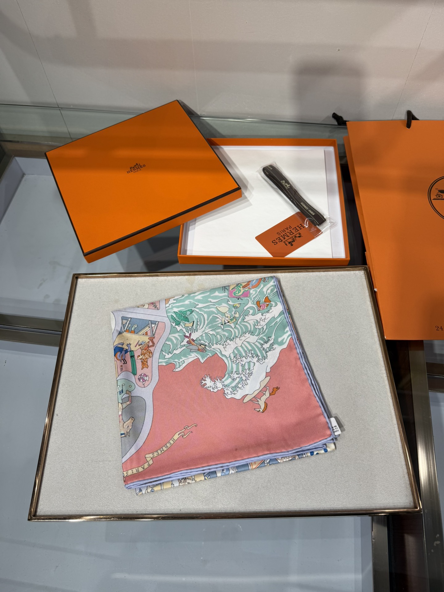 💟2025年上新 爱马仕马术学院💦💞18姆米真丝【90真丝斜纹双面双色佩戴】手工卷边斜纹真丝方巾（100