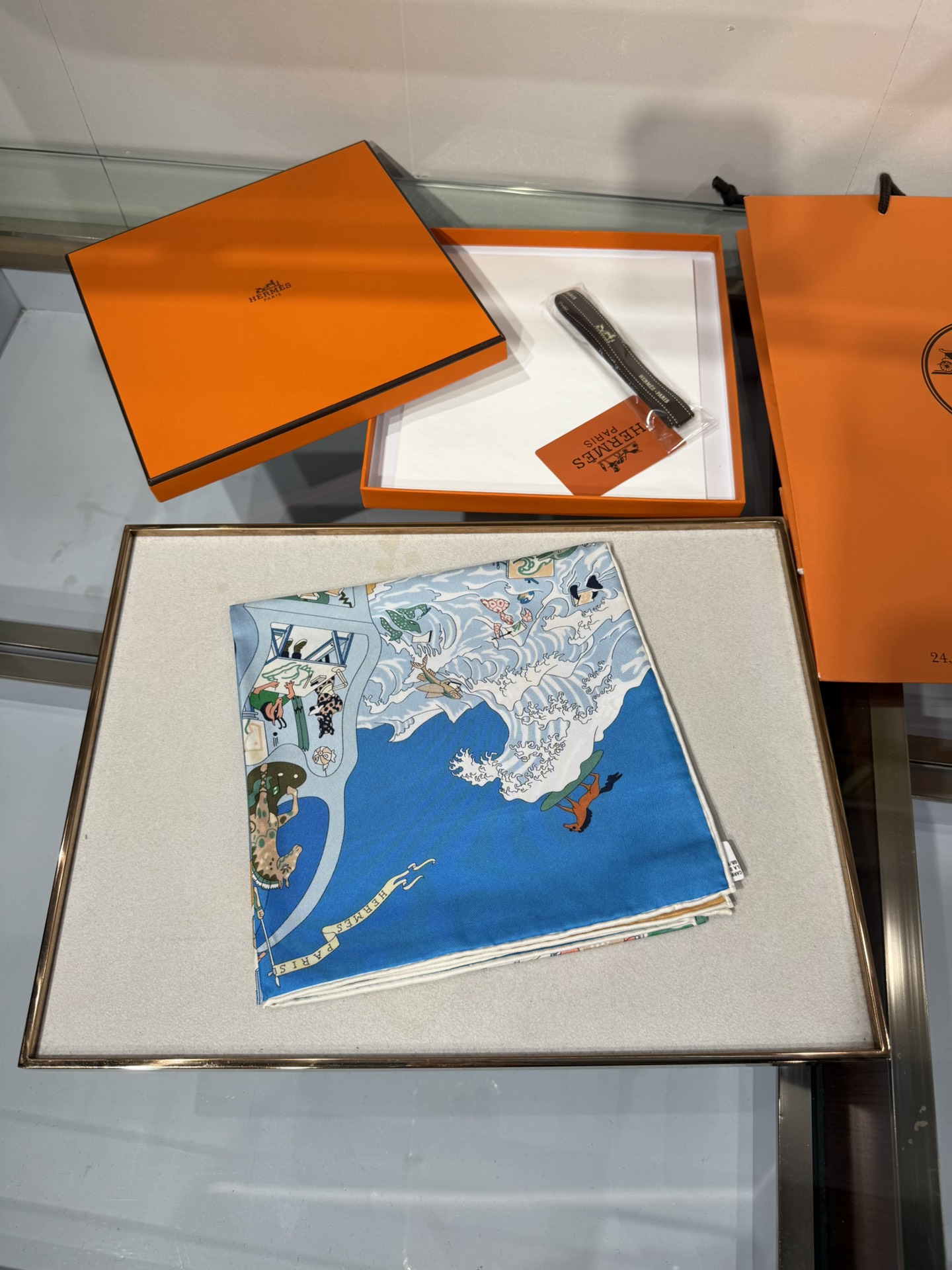 💟2025年上新 爱马仕马术学院💦💞18姆米真丝【90真丝斜纹双面双色佩戴】手工卷边斜纹真丝方巾（100