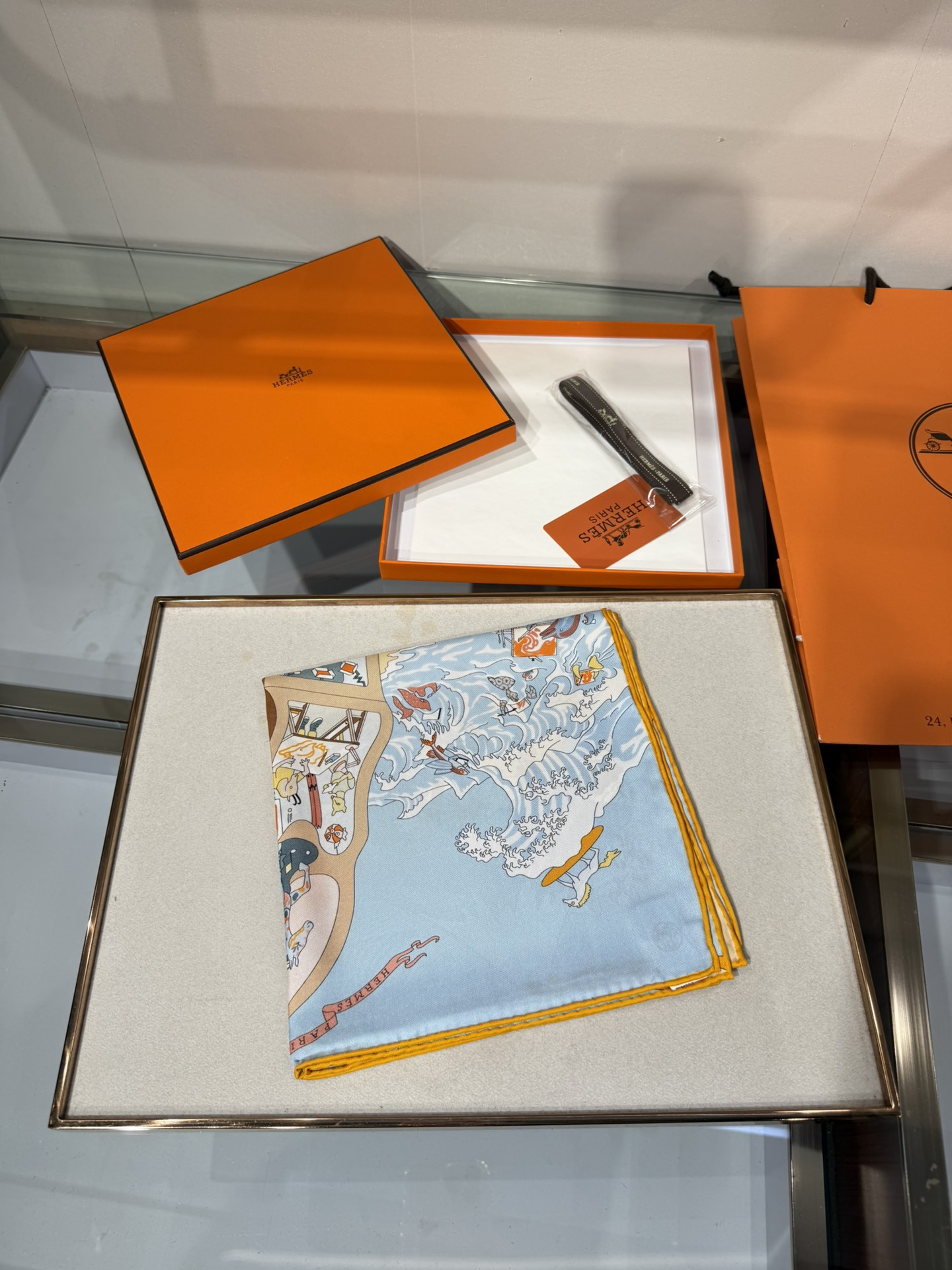 💟2025年上新 爱马仕马术学院💦💞18姆米真丝【90真丝斜纹双面双色佩戴】手工卷边斜纹真丝方巾（100