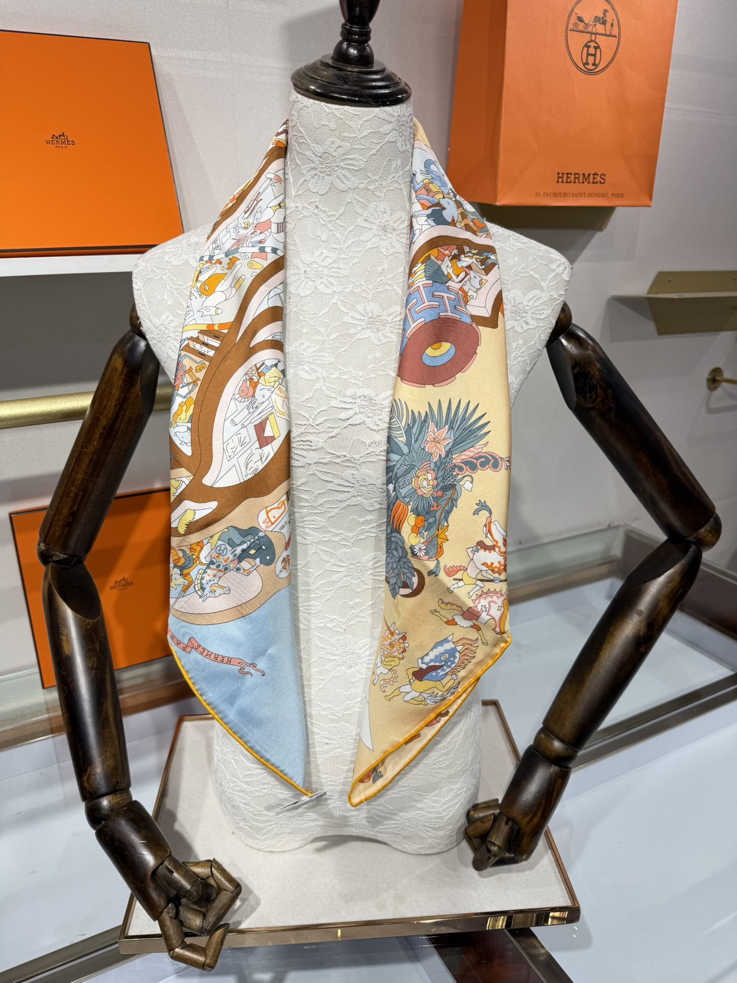 💟2025年上新 爱马仕马术学院💦💞18姆米真丝【90真丝斜纹双面双色佩戴】手工卷边斜纹真丝方巾（100