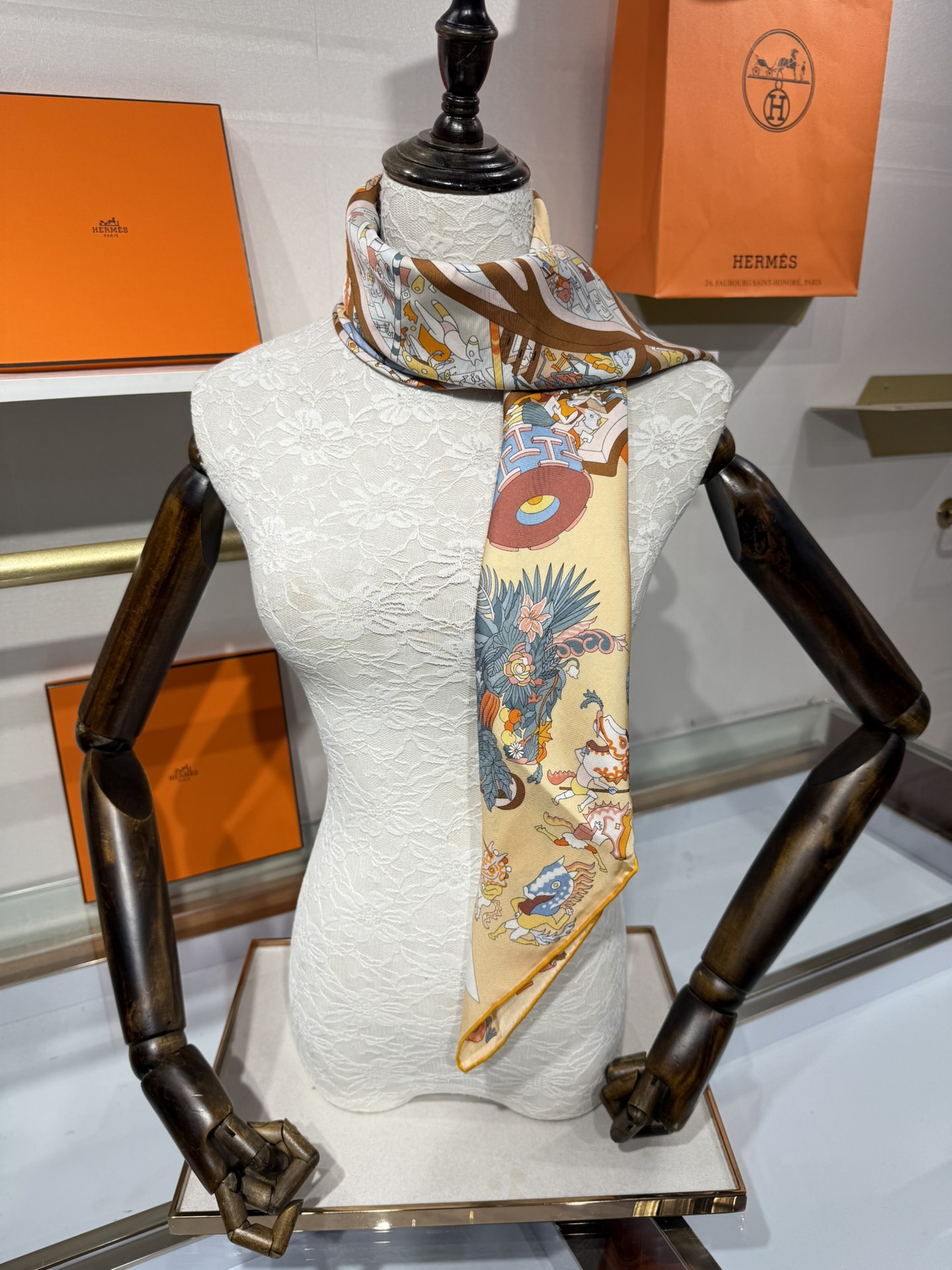 💟2025年上新 爱马仕马术学院💦💞18姆米真丝【90真丝斜纹双面双色佩戴】手工卷边斜纹真丝方巾（100