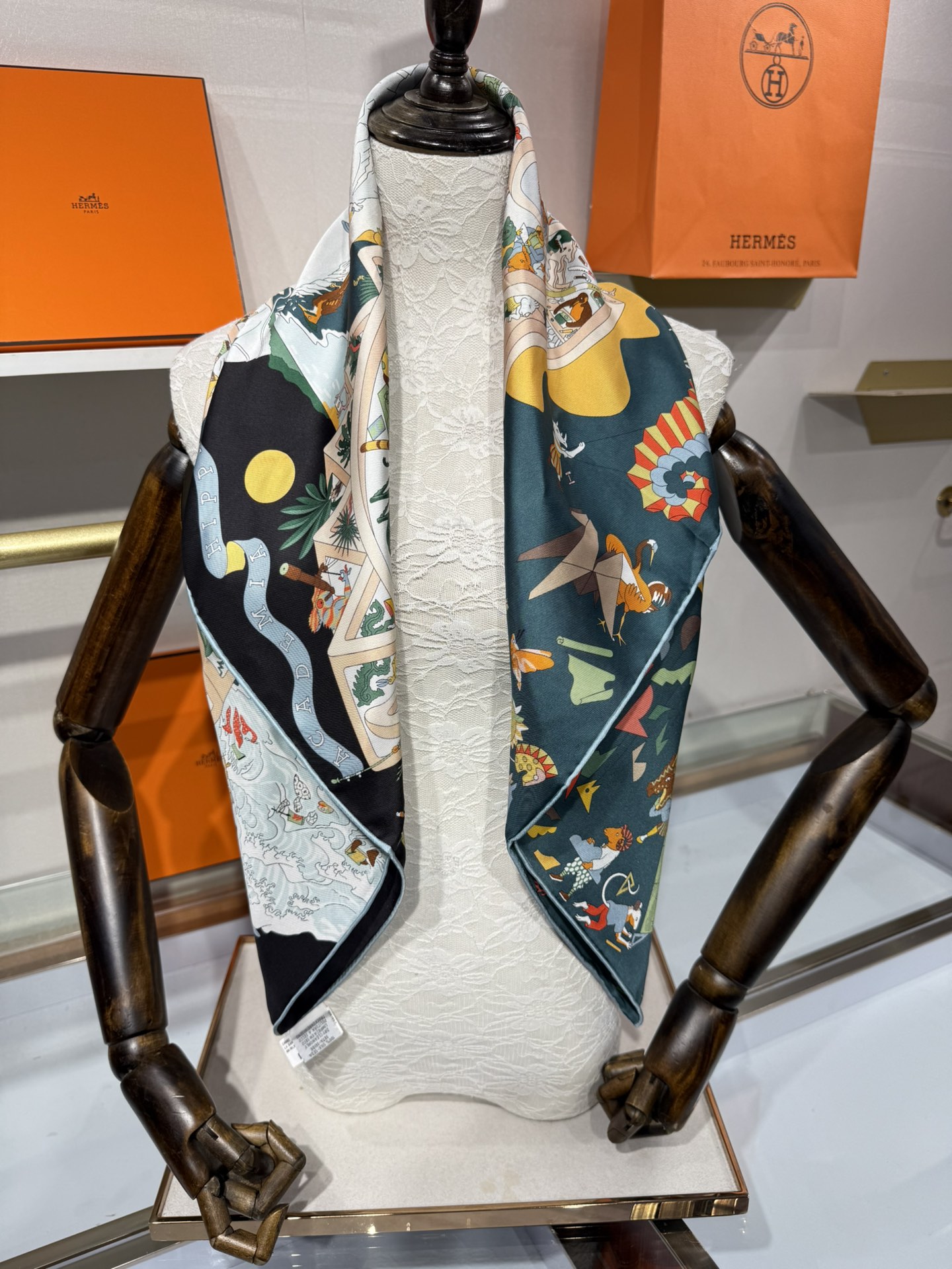 💟2025年上新 爱马仕马术学院💦💞18姆米真丝【90真丝斜纹双面双色佩戴】手工卷边斜纹真丝方巾（100