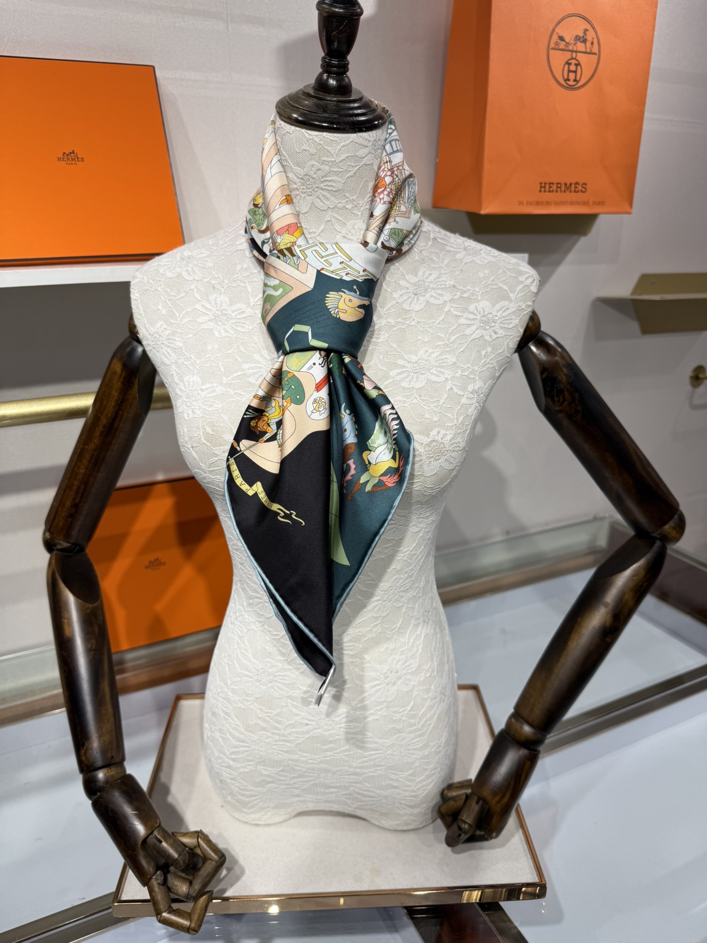 💟2025年上新 爱马仕马术学院💦💞18姆米真丝【90真丝斜纹双面双色佩戴】手工卷边斜纹真丝方巾（100