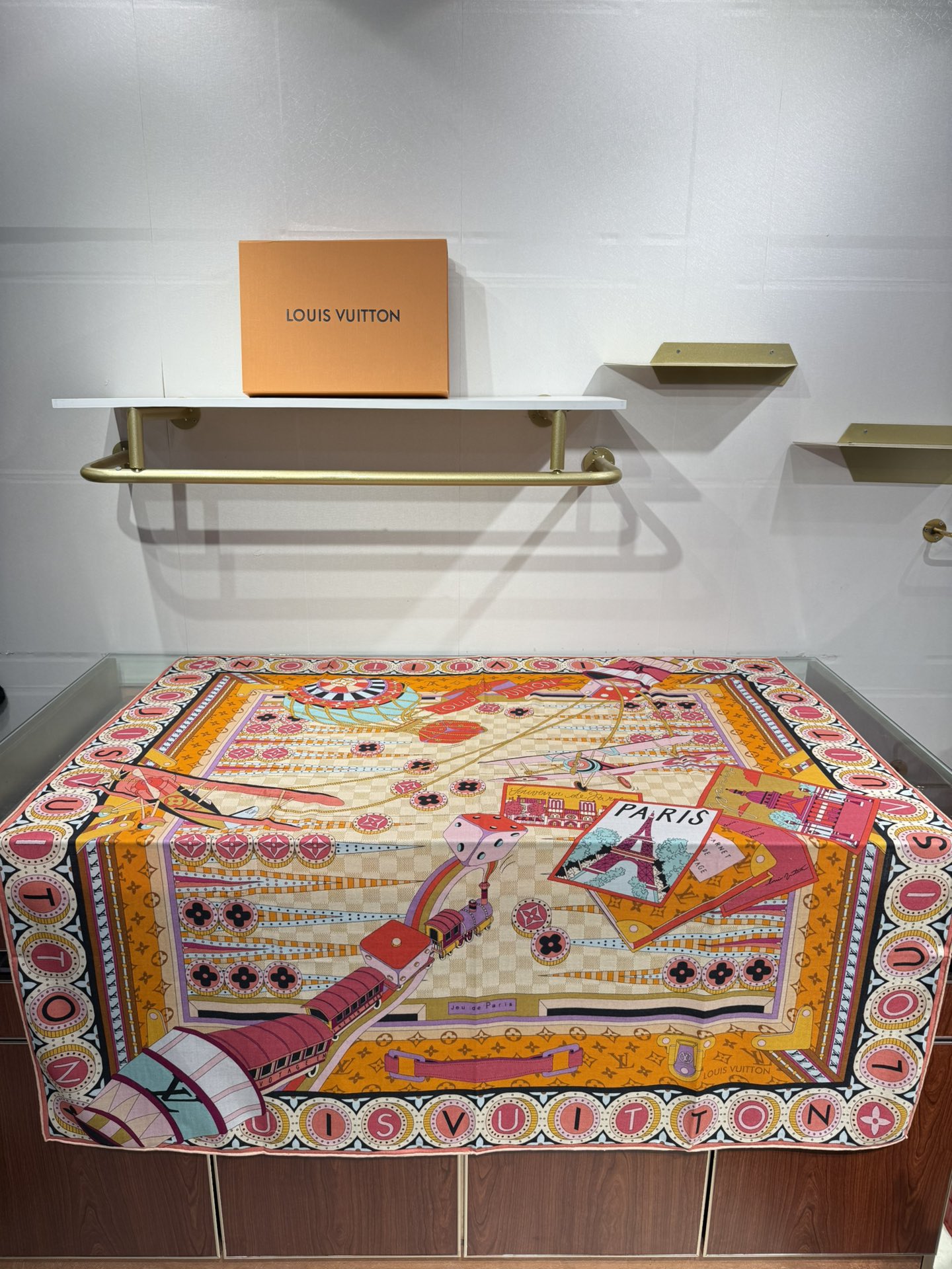 💟2025秋冬款上新L驴家专柜最新款‼️。爆款哦 😘💍实物真心美 🎀披肩配以印花💓💃🏻无论设计喷绘都是非