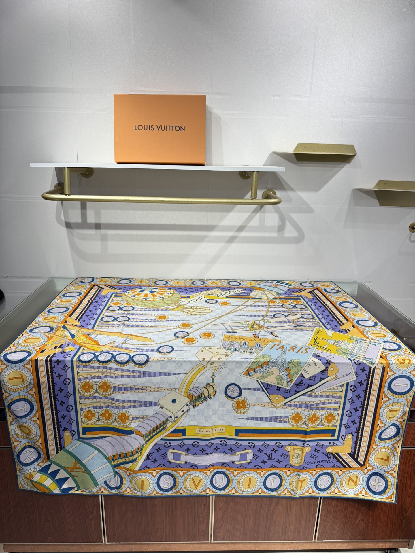 💟2025秋冬款上新L驴家专柜最新款‼️。爆款哦 😘💍实物真心美 🎀披肩配以印花💓💃🏻无论设计喷绘都是非