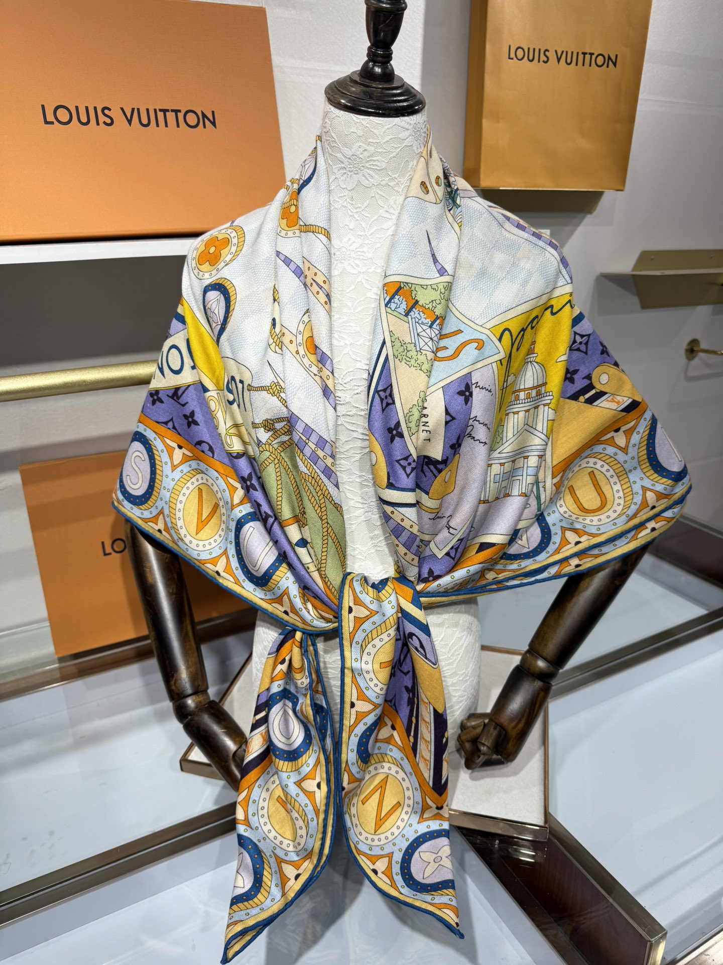 💟2025秋冬款上新L驴家专柜最新款‼️。爆款哦 😘💍实物真心美 🎀披肩配以印花💓💃🏻无论设计喷绘都是非