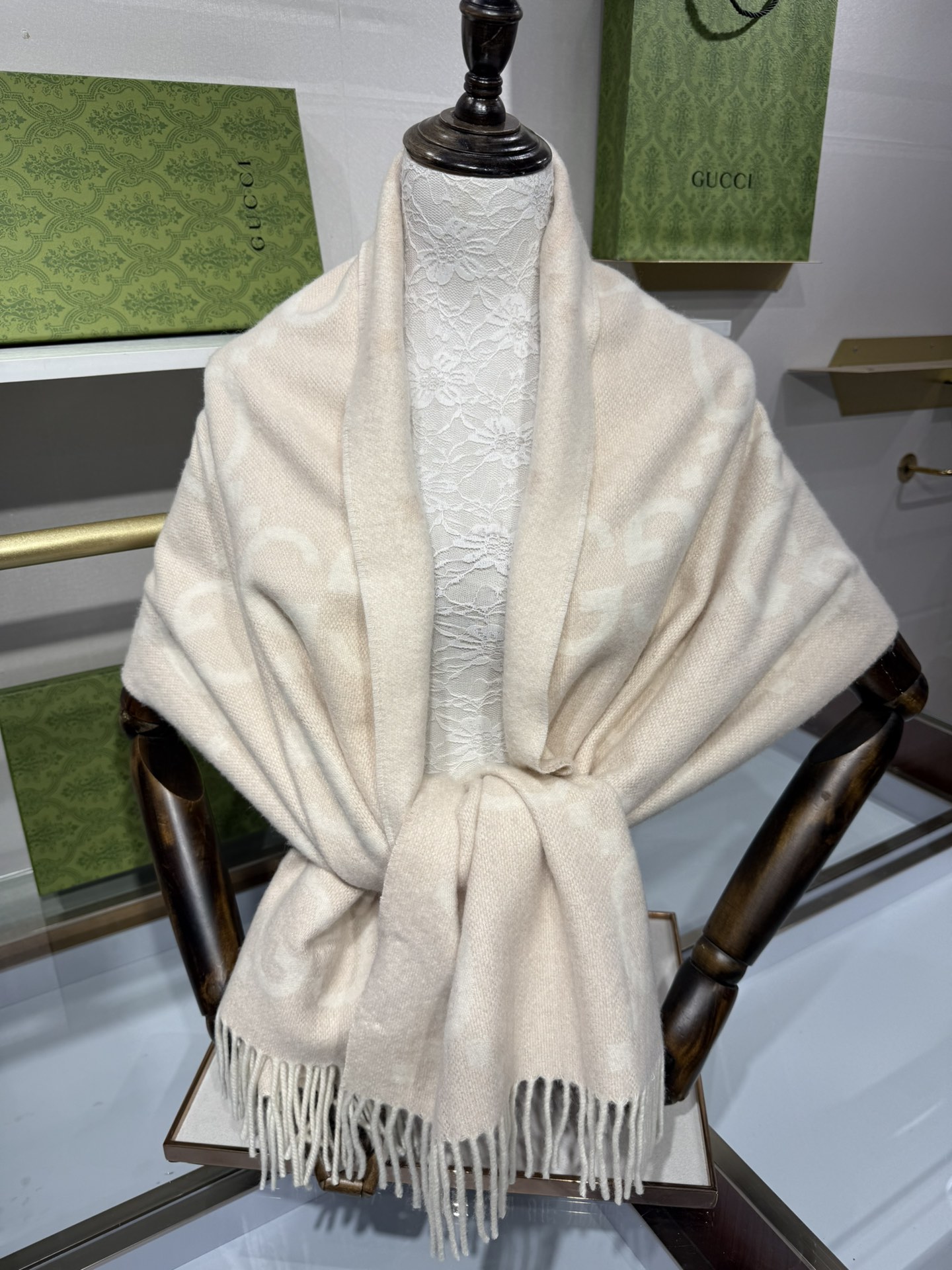 💟25年专柜最新爆款，当红明星白鹿同款上新 市场最高版本💞GU**I日常配饰融入代表性品牌元素后散发高雅