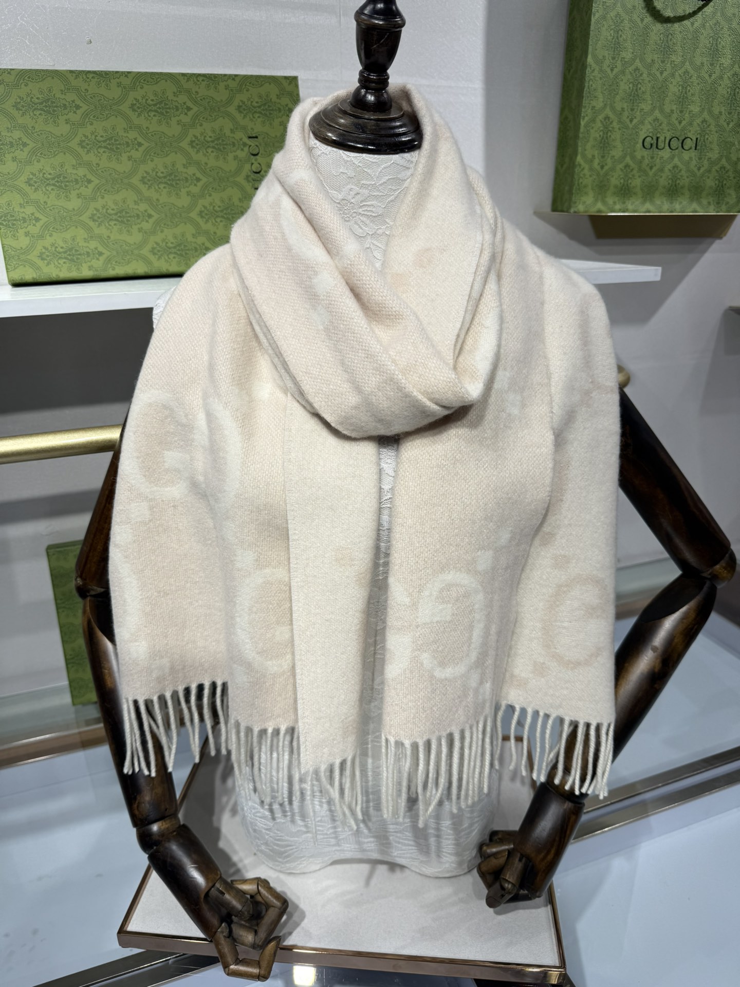 💟25年专柜最新爆款，当红明星白鹿同款上新 市场最高版本💞GU**I日常配饰融入代表性品牌元素后散发高雅