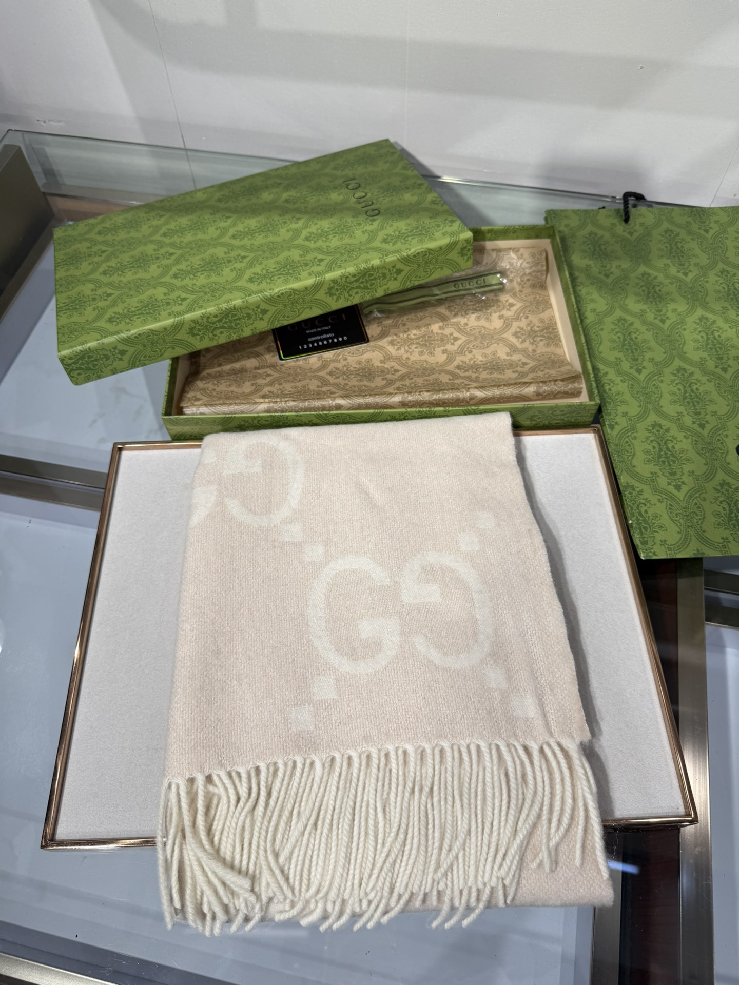 💟25年专柜最新爆款，当红明星白鹿同款上新 市场最高版本💞GU**I日常配饰融入代表性品牌元素后散发高雅