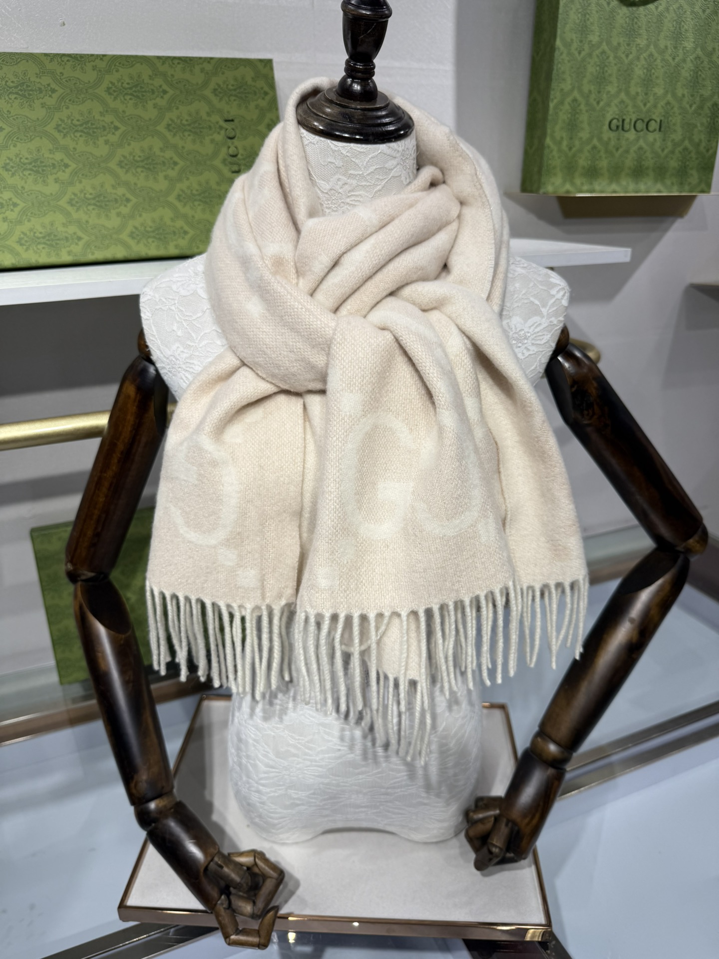 💟25年专柜最新爆款，当红明星白鹿同款上新 市场最高版本💞GU**I日常配饰融入代表性品牌元素后散发高雅