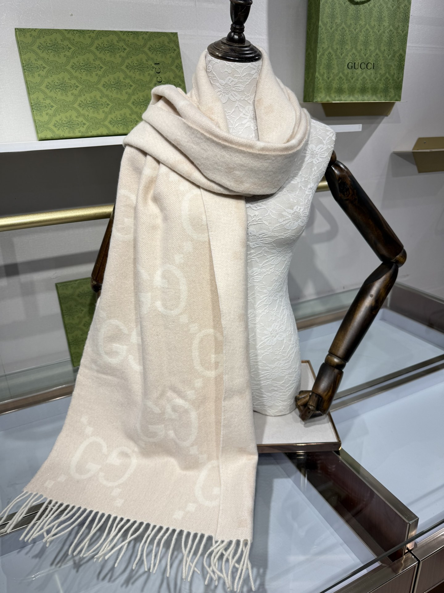 💟25年专柜最新爆款，当红明星白鹿同款上新 市场最高版本💞GU**I日常配饰融入代表性品牌元素后散发高雅