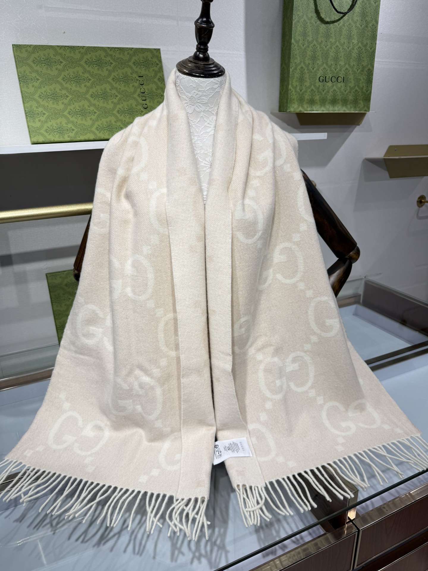 💟25年专柜最新爆款，当红明星白鹿同款上新 市场最高版本💞GU**I日常配饰融入代表性品牌元素后散发高雅