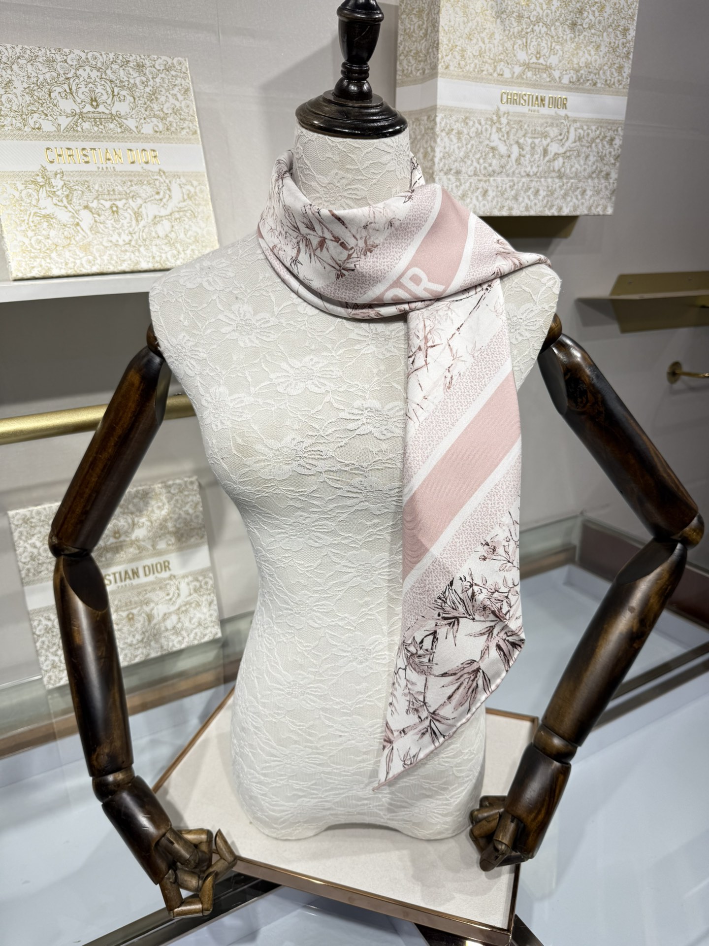 💟2025年90真丝双面上新💦💞18姆米真丝【90真丝斜纹双面同色佩戴】手工卷边斜纹真丝方巾（100%桑