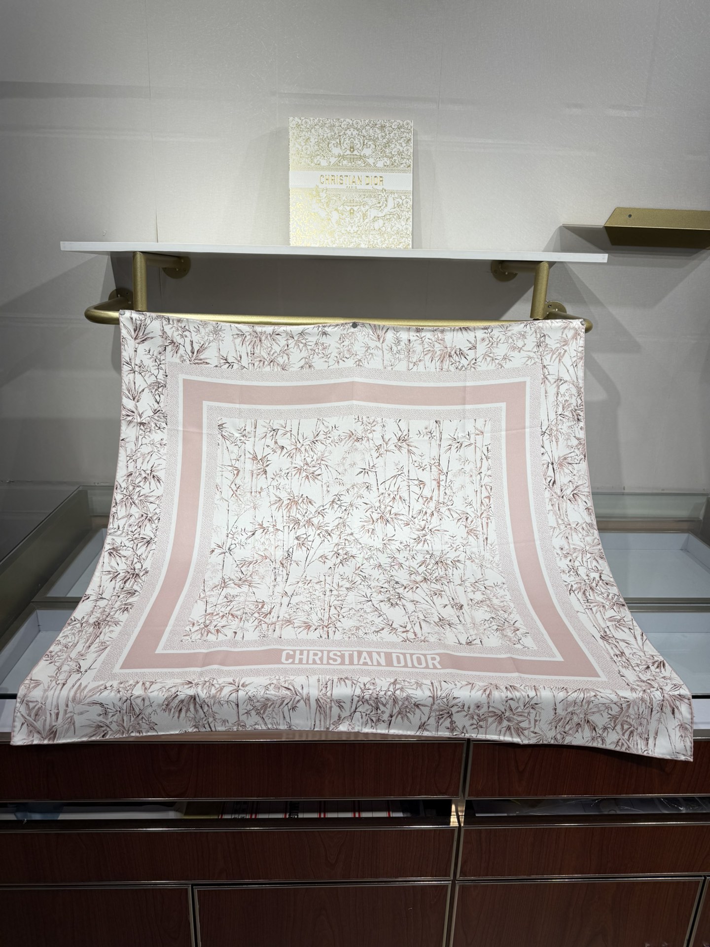 💟2025年90真丝双面上新💦💞18姆米真丝【90真丝斜纹双面同色佩戴】手工卷边斜纹真丝方巾（100%桑